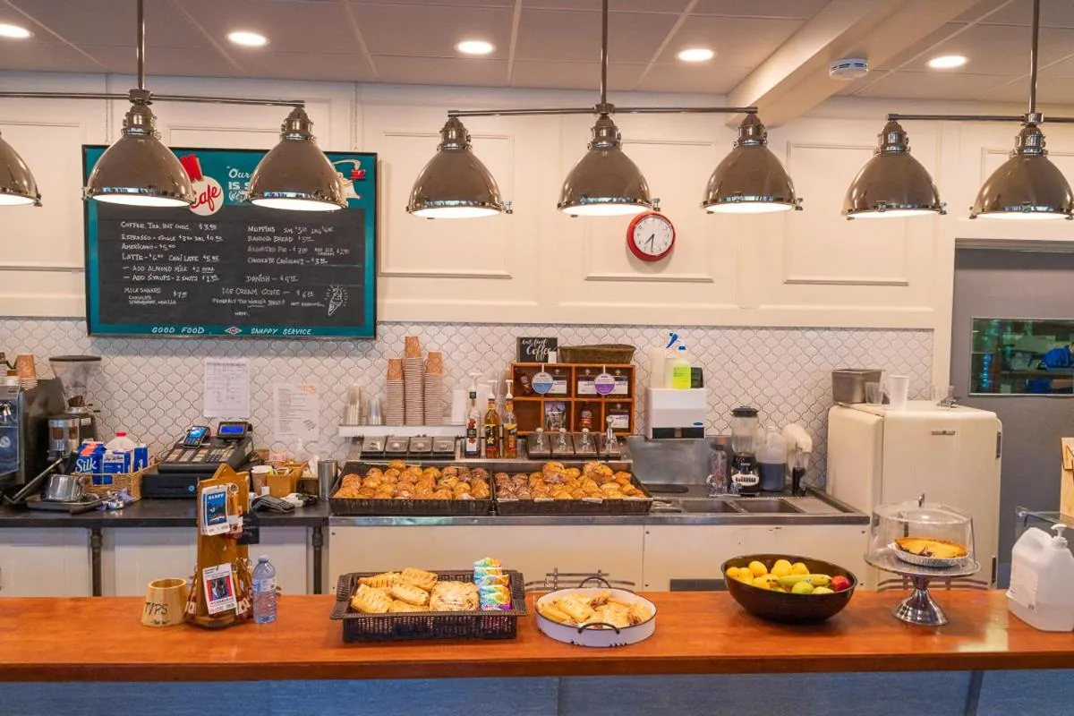 Dining area in Johnston Canyon Lodge & Bungalows