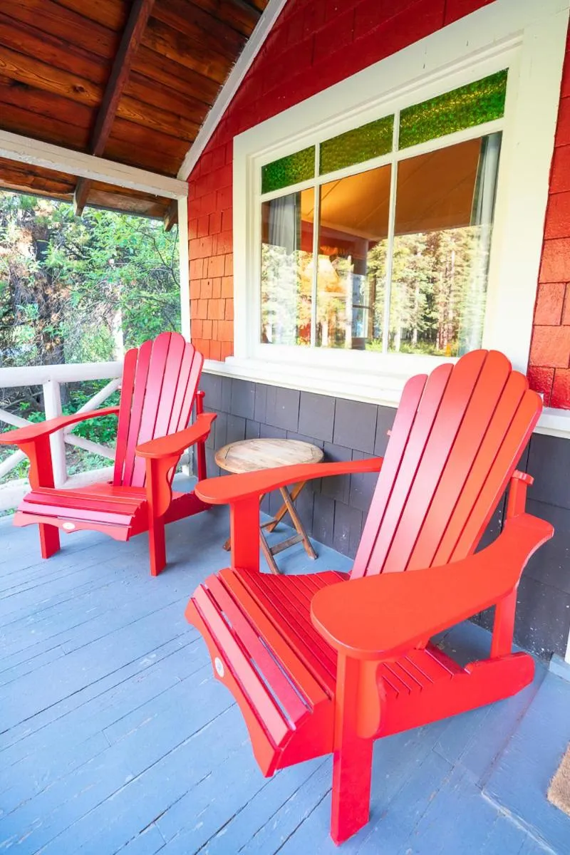 Seating area in Johnston Canyon Lodge & Bungalows