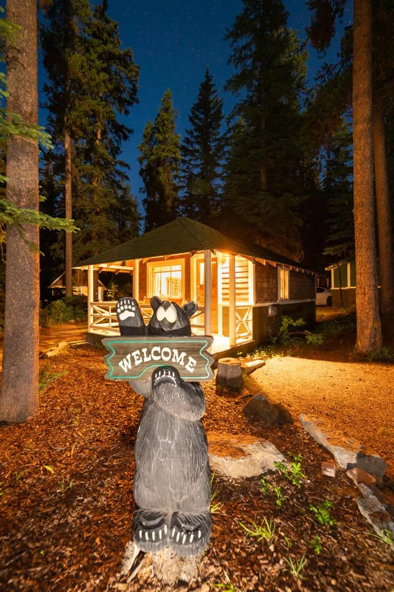 Decorative detail in Johnston Canyon Lodge & Bungalows
