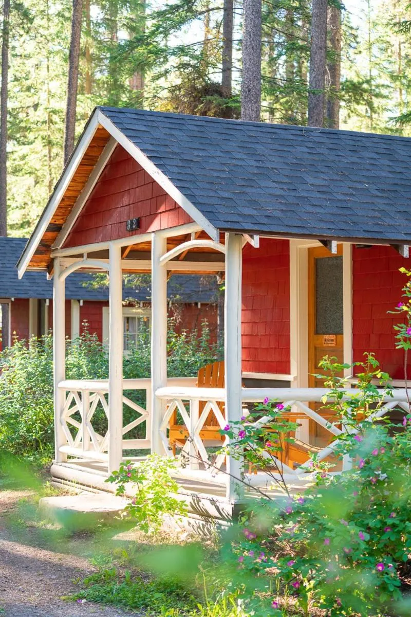 Seating area in Johnston Canyon Lodge & Bungalows