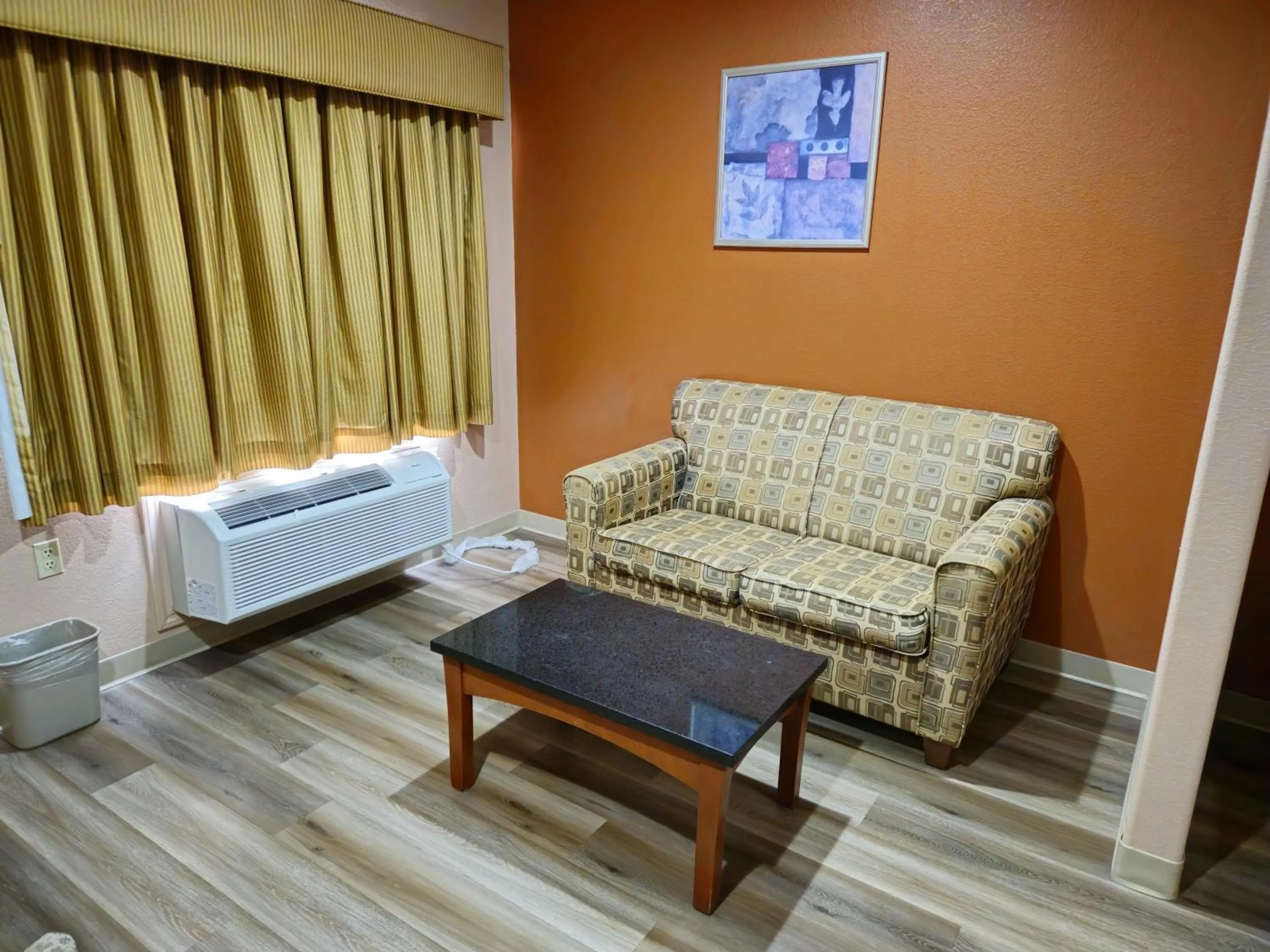 Living room in Budgetel Inn and Suites