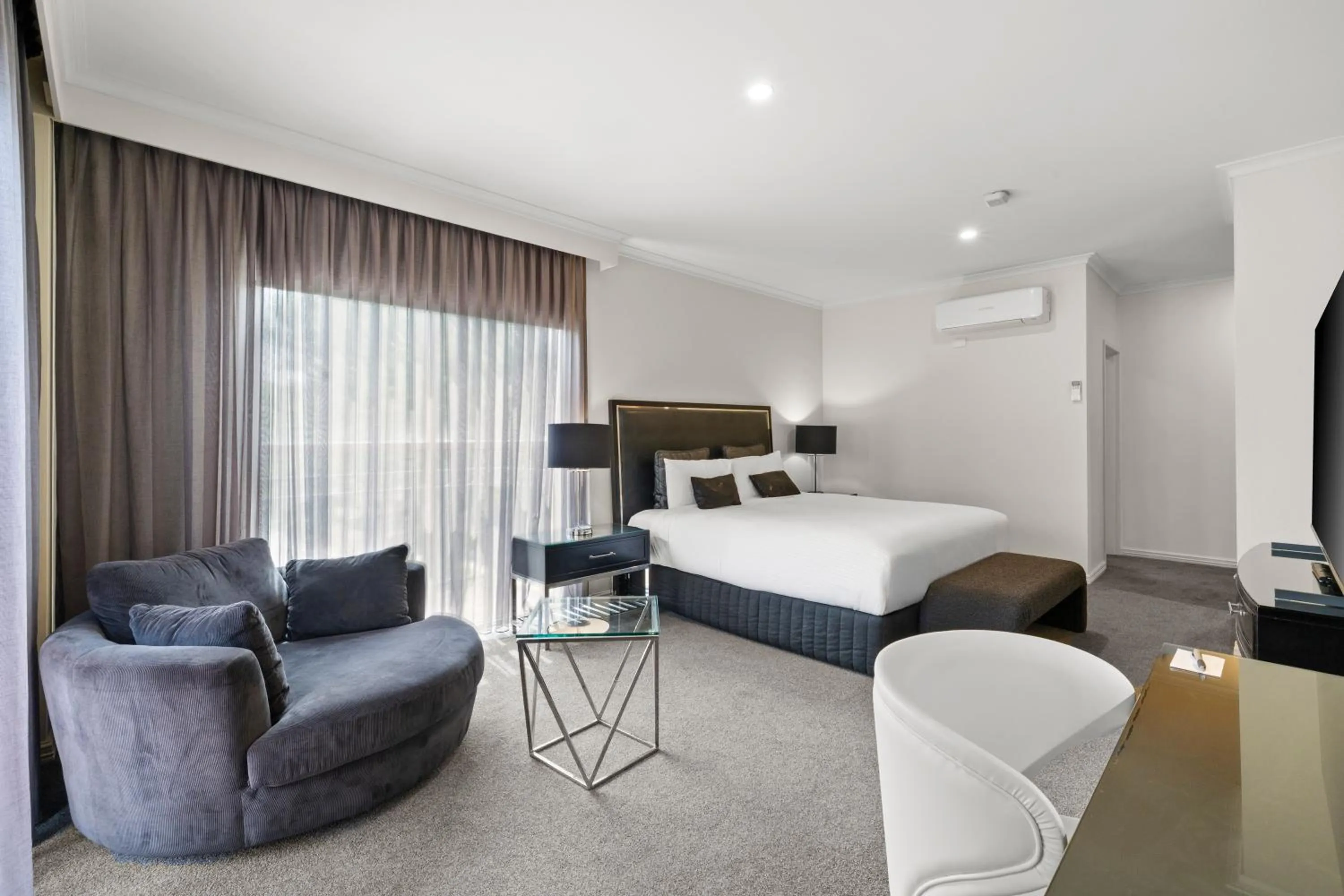 Bedroom, Bed in The Carrington Hotel