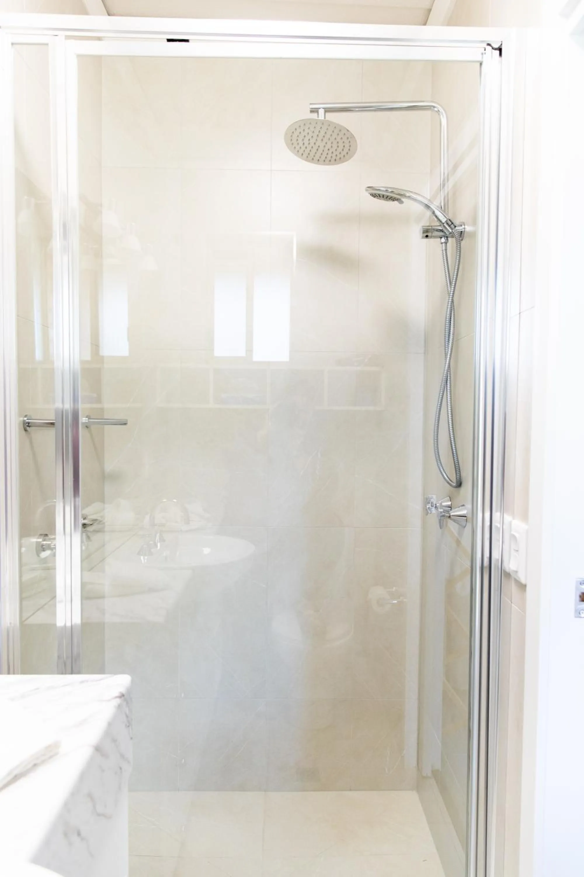 Shower in Cathedral Motor Inn