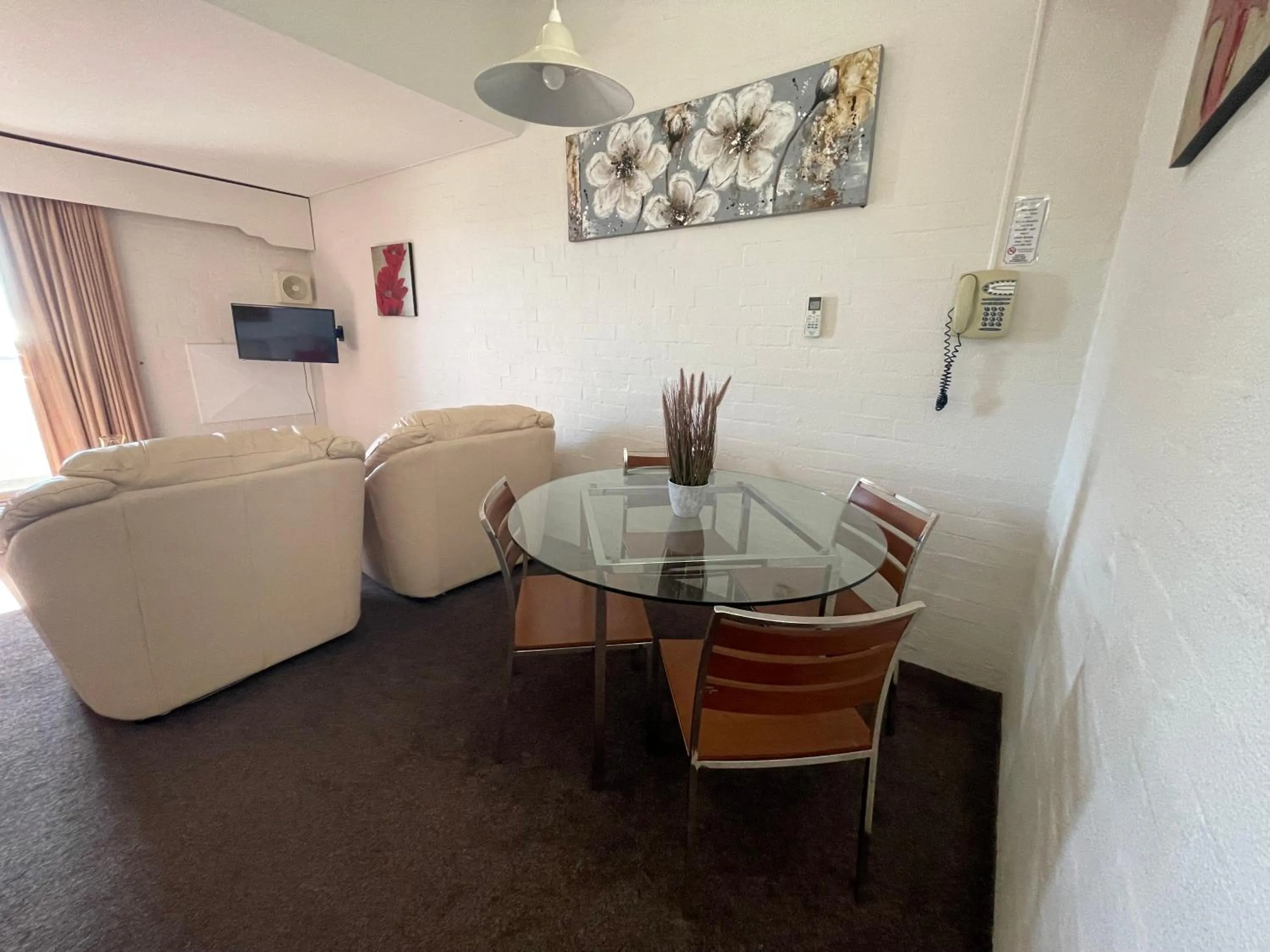 Dining area in Atrium Hotel Mandurah