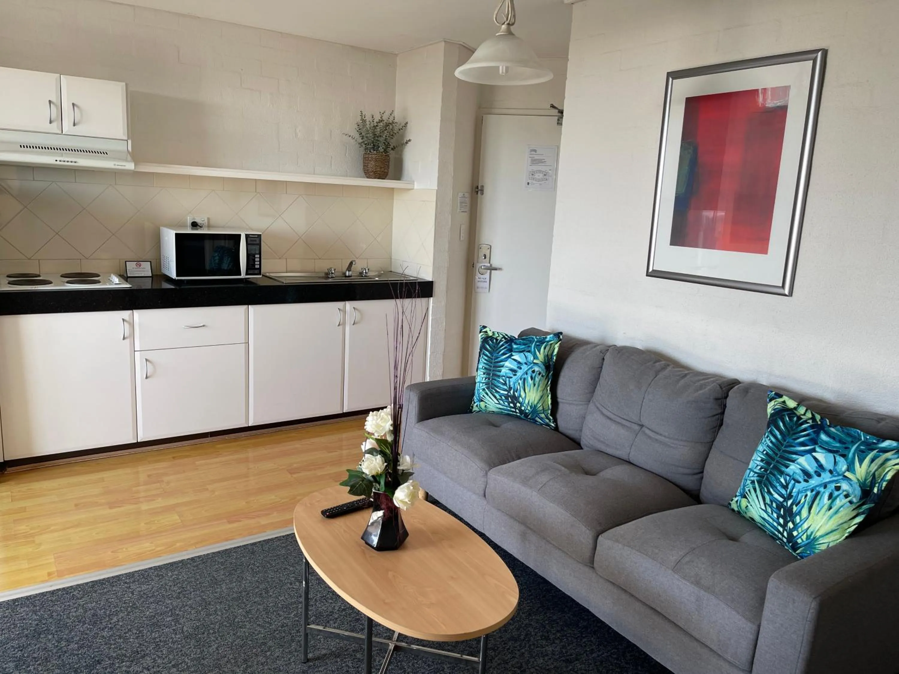 Kitchen or kitchenette in Atrium Hotel Mandurah