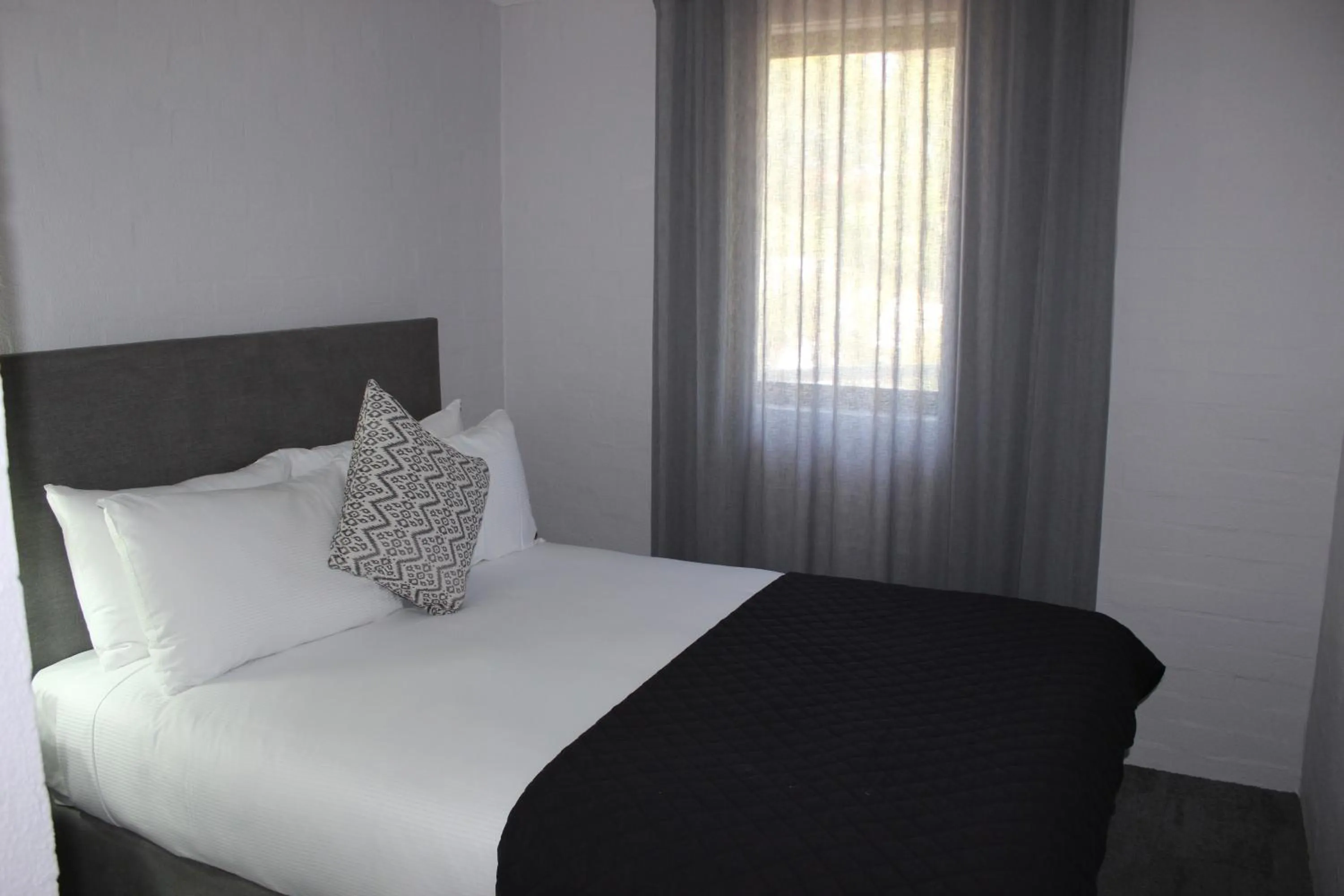Bedroom, Bed in Atrium Hotel Mandurah