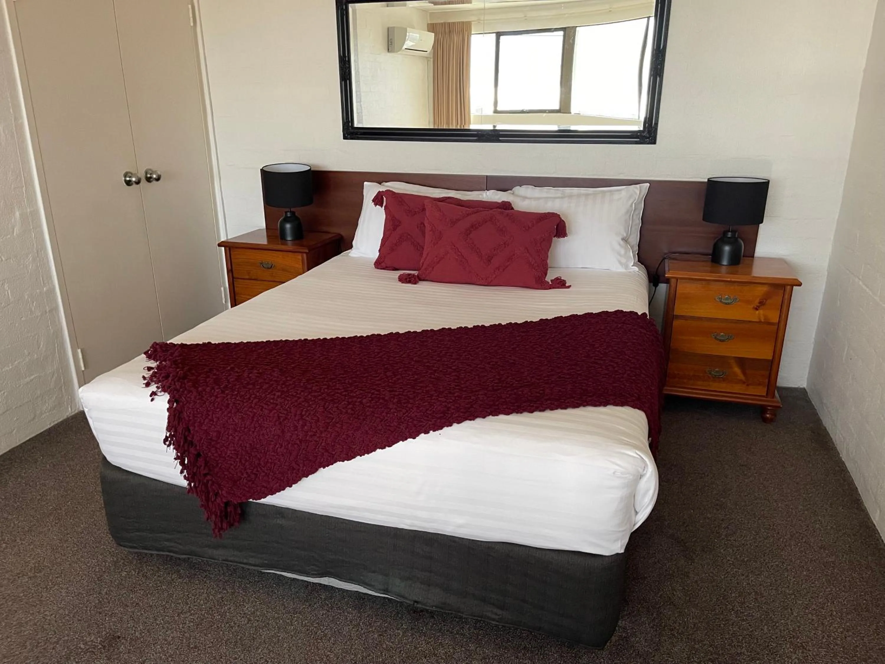 Bedroom, Bed in Atrium Hotel Mandurah
