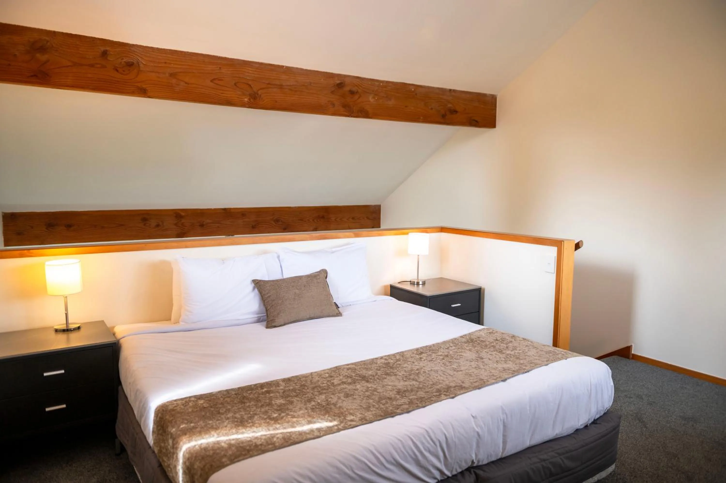 Bedroom, Bed in Punga Grove