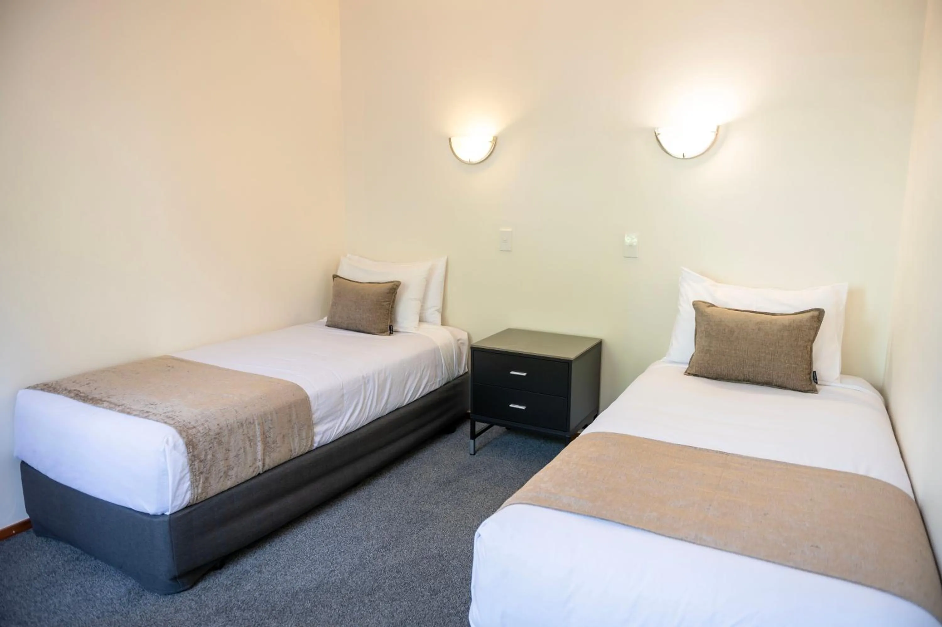 Bedroom, Bed in Punga Grove