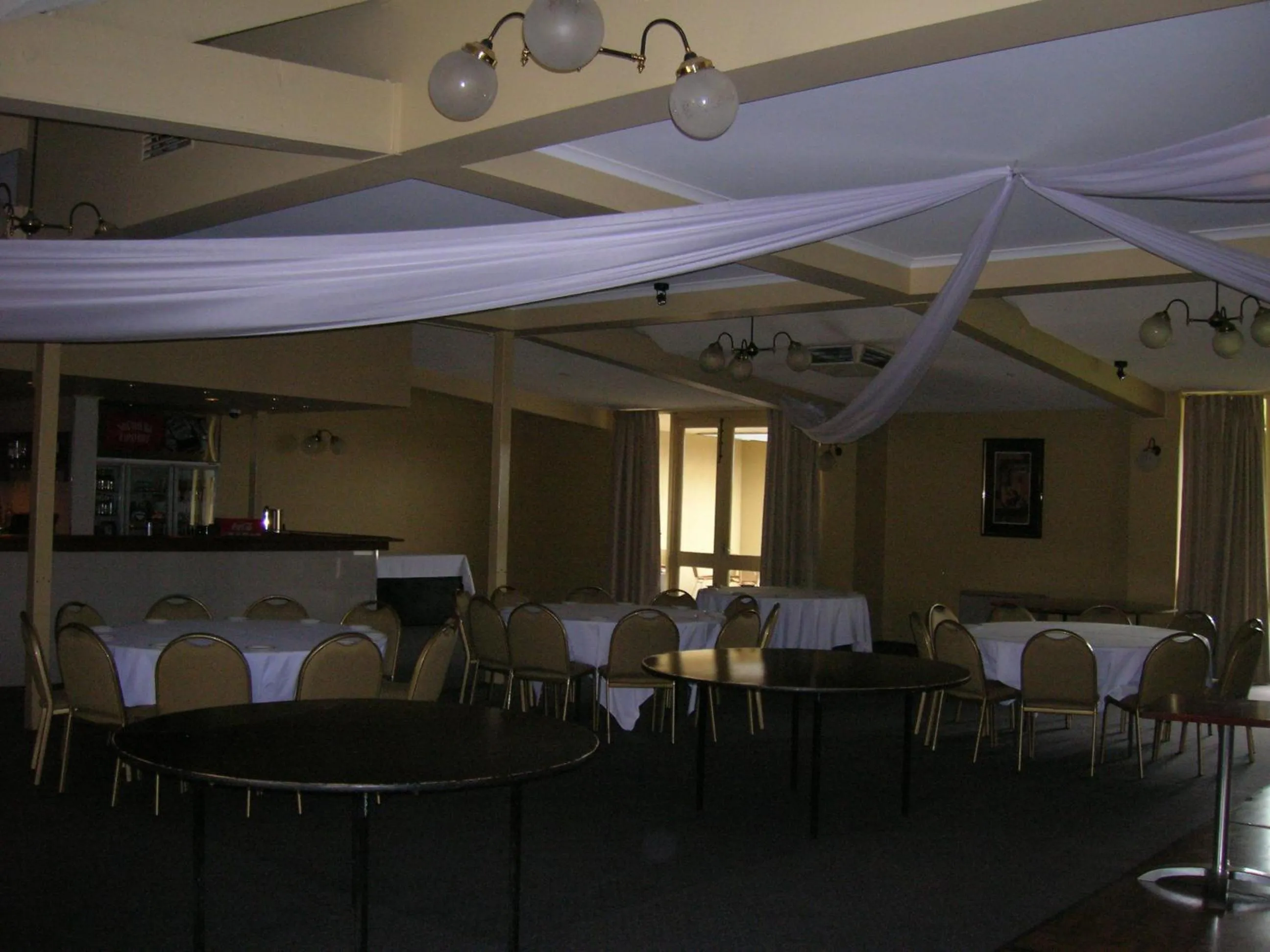 Banquet/Function facilities in Overlander Hotel Motel