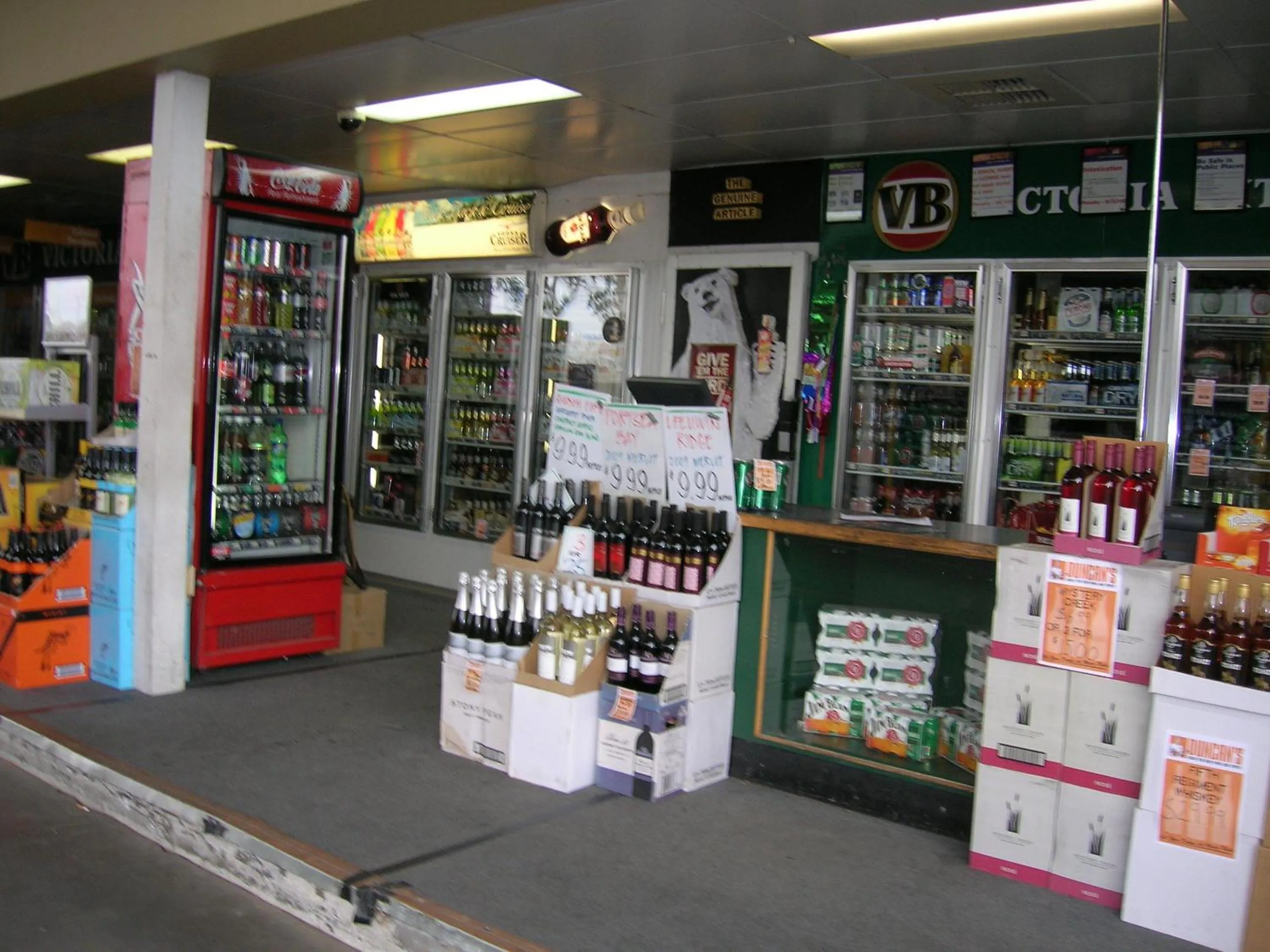 On-site shops in Overlander Hotel Motel