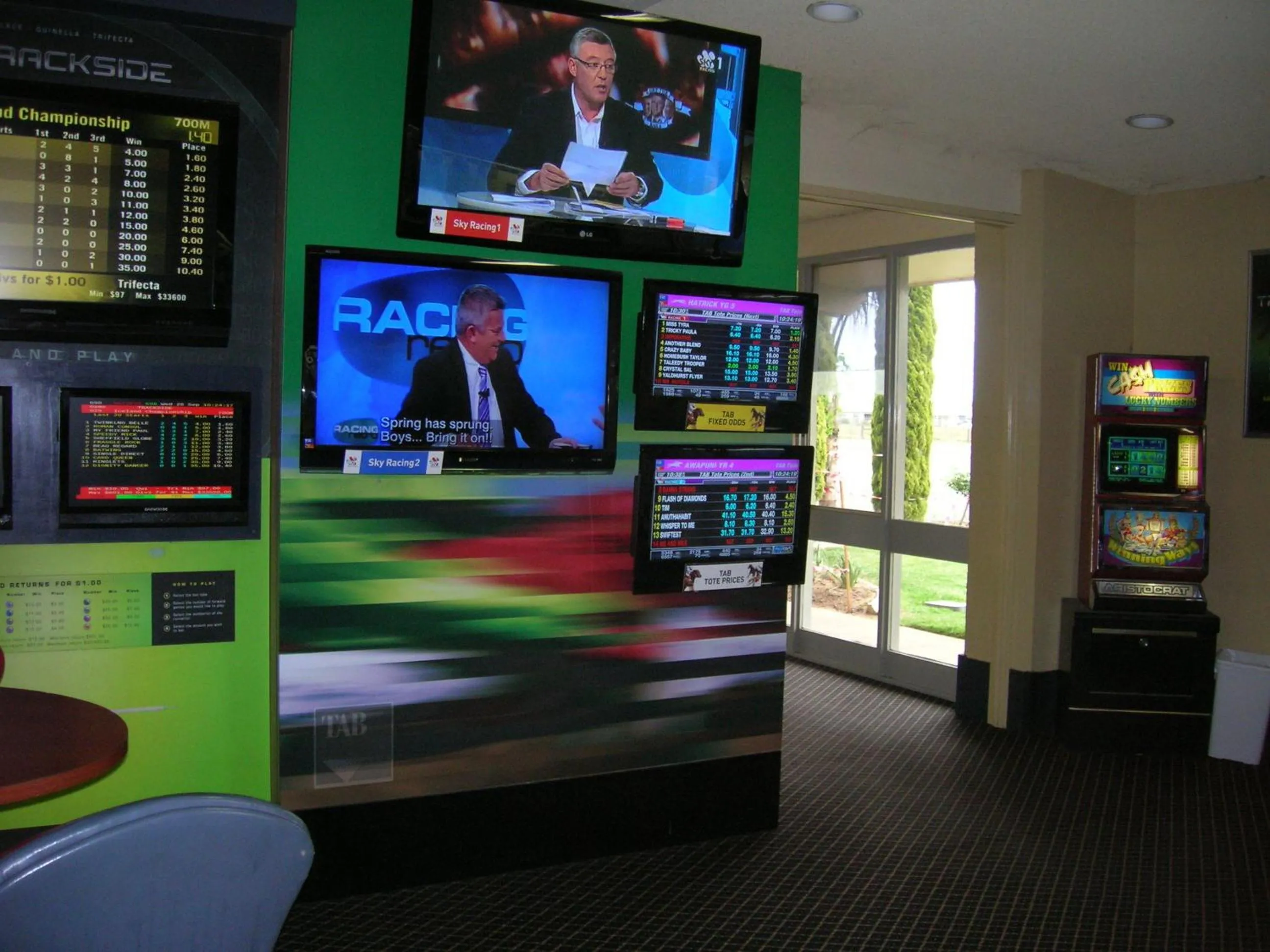 Communal lounge/ TV room in Overlander Hotel Motel