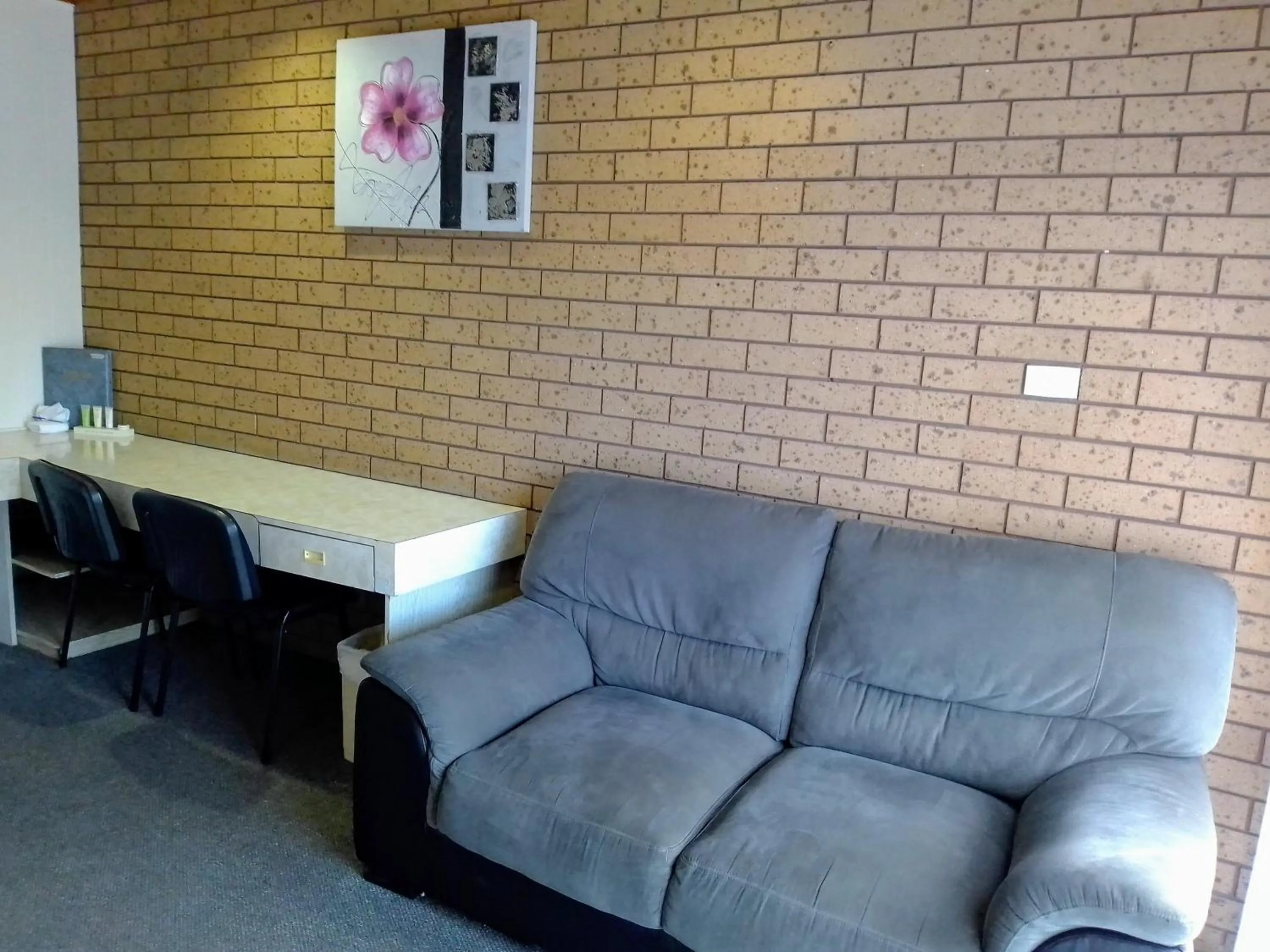 Living room in Country Home Motor Inn