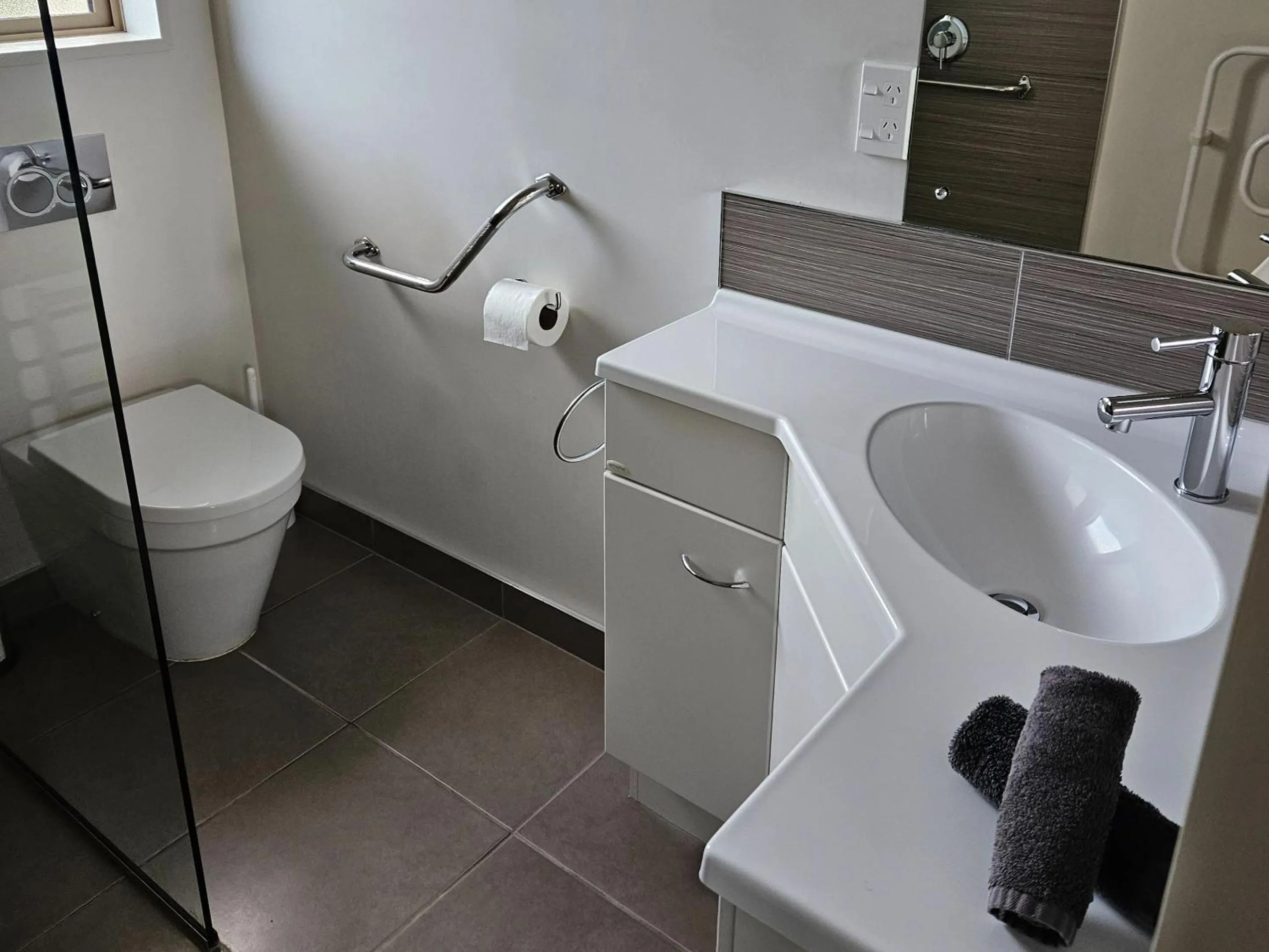 Toilet in Aachen Place Motel