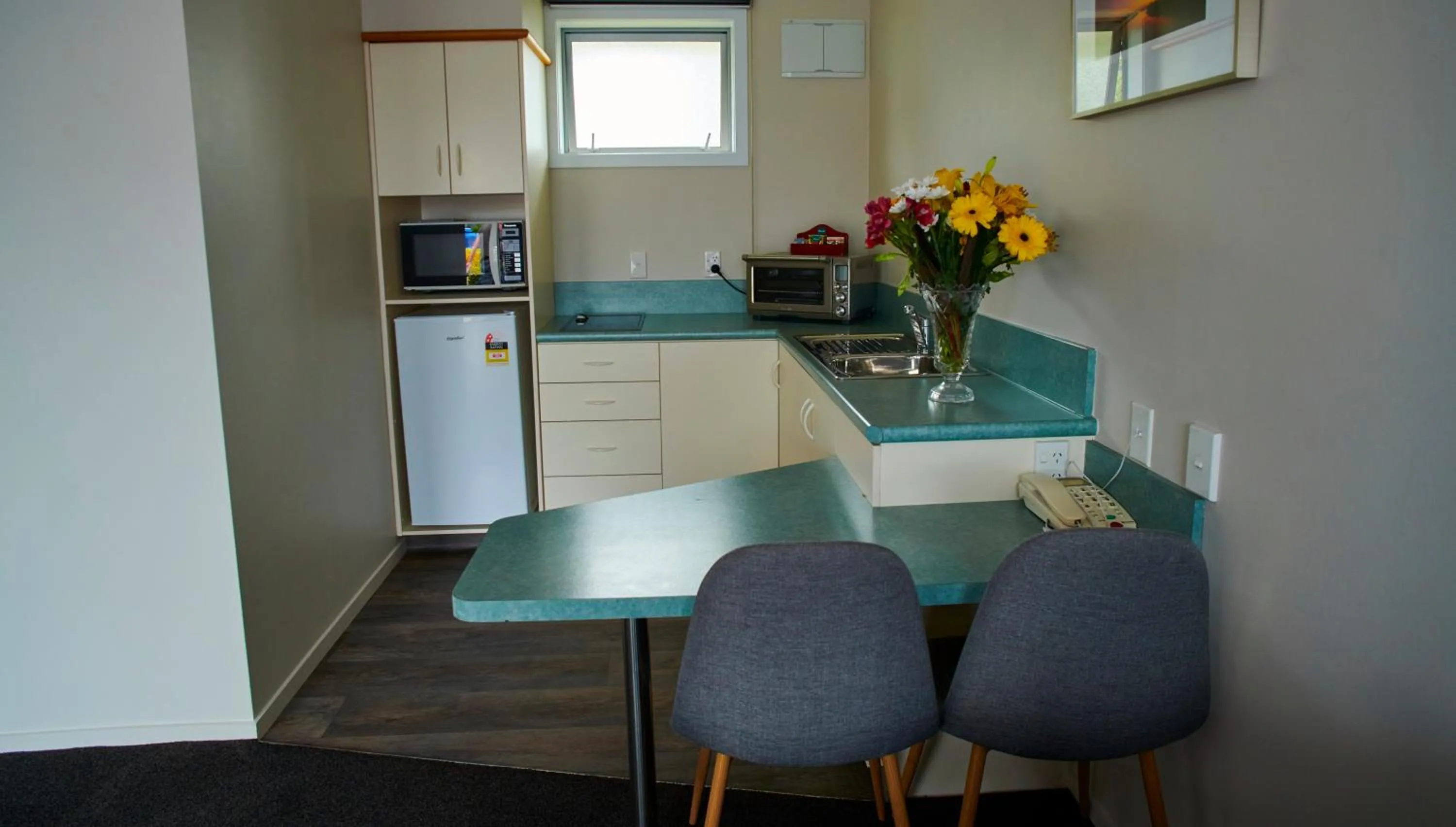 Kitchen or kitchenette in Aachen Place Motel