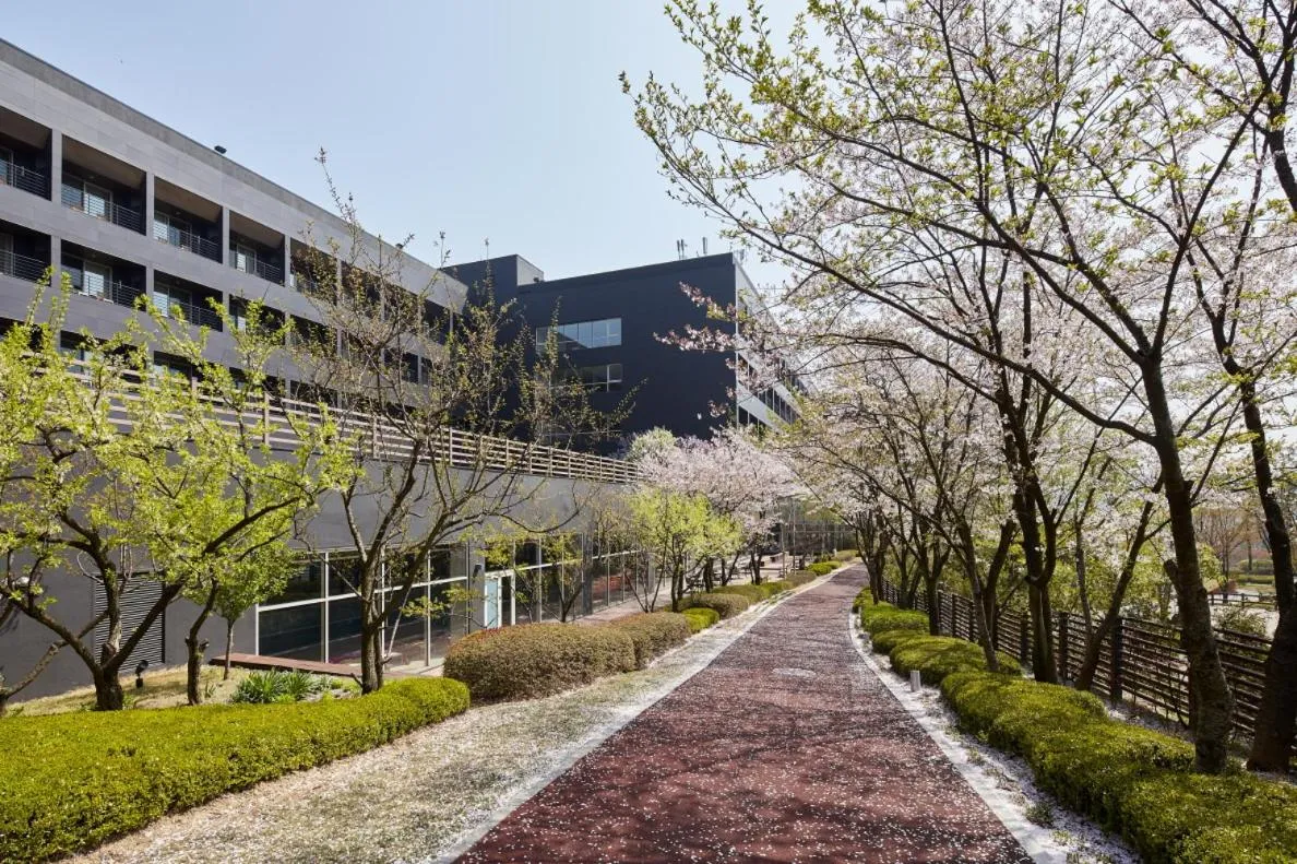 Garden in Rolling Hills Hotel