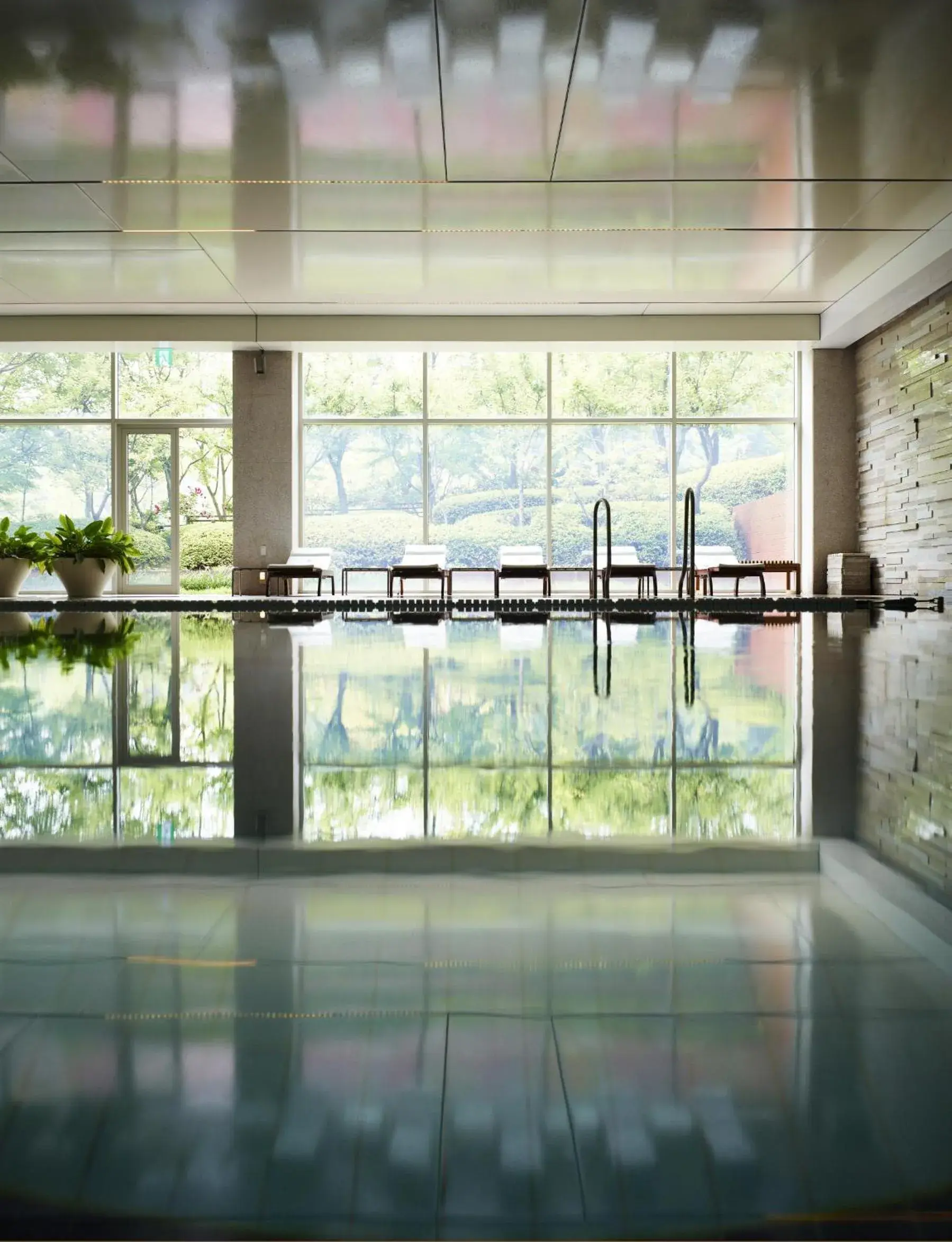 Family Twin Room with Access to Sauna, Pool, Fitness in Rolling Hills Hotel Family Twin Room with Access to Sauna, Pool, Fitness in Rolling Hills Hotel