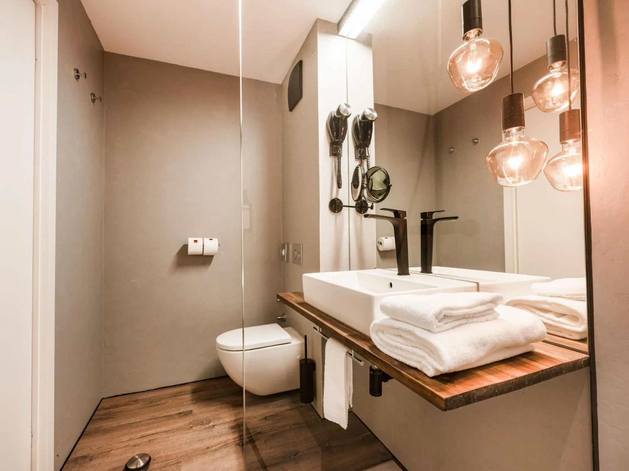 Toilet in Hotel City Maribor