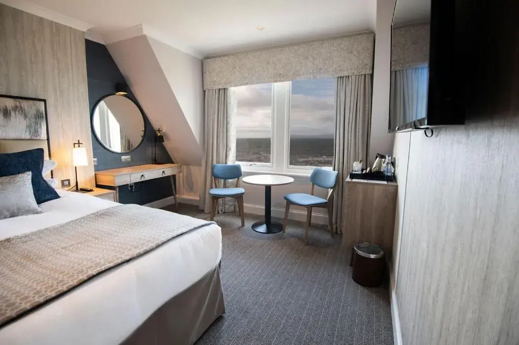 Standard Double or Twin Room with Sea View in Seamill Hydro Hotel Standard Double or Twin Room with Sea View in Seamill Hydro Hotel