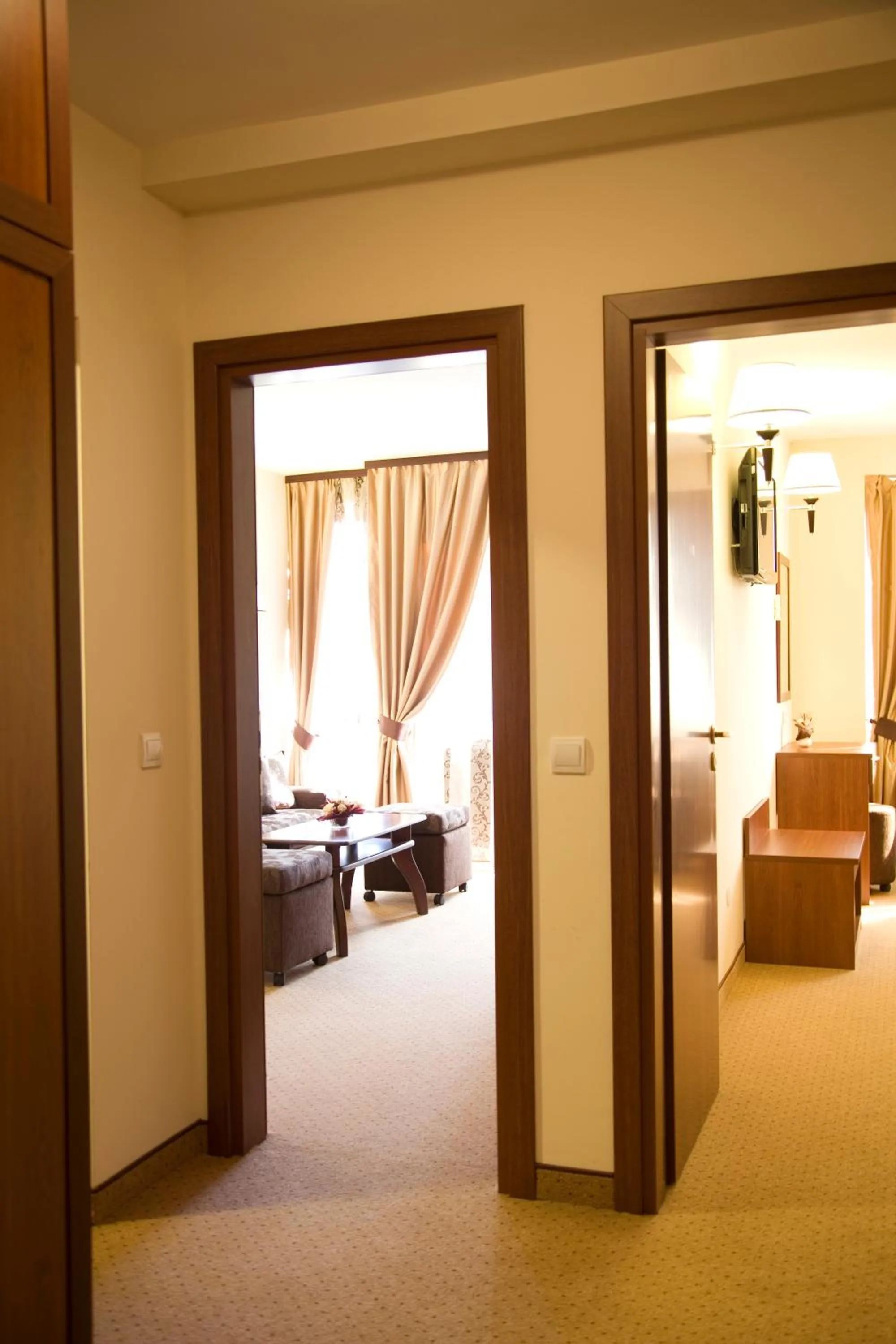 Communal lounge/ TV room, Bed in Favorit Hotel