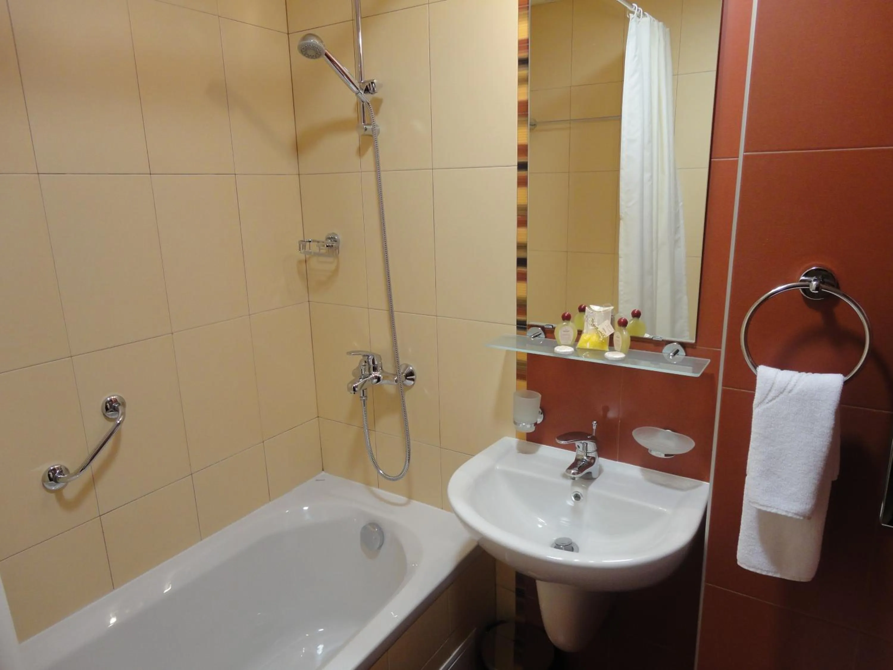 Bathroom in Favorit Hotel