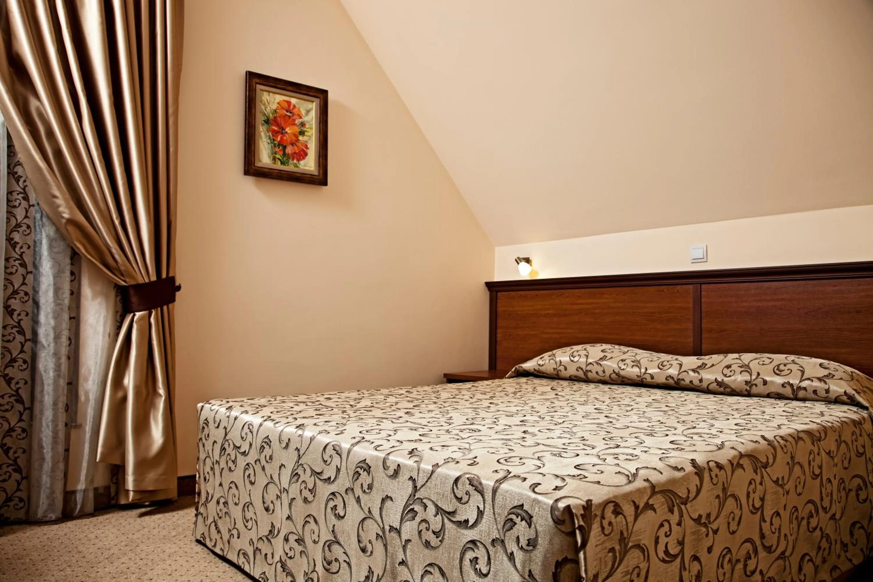 Bedroom, Bed in Favorit Hotel