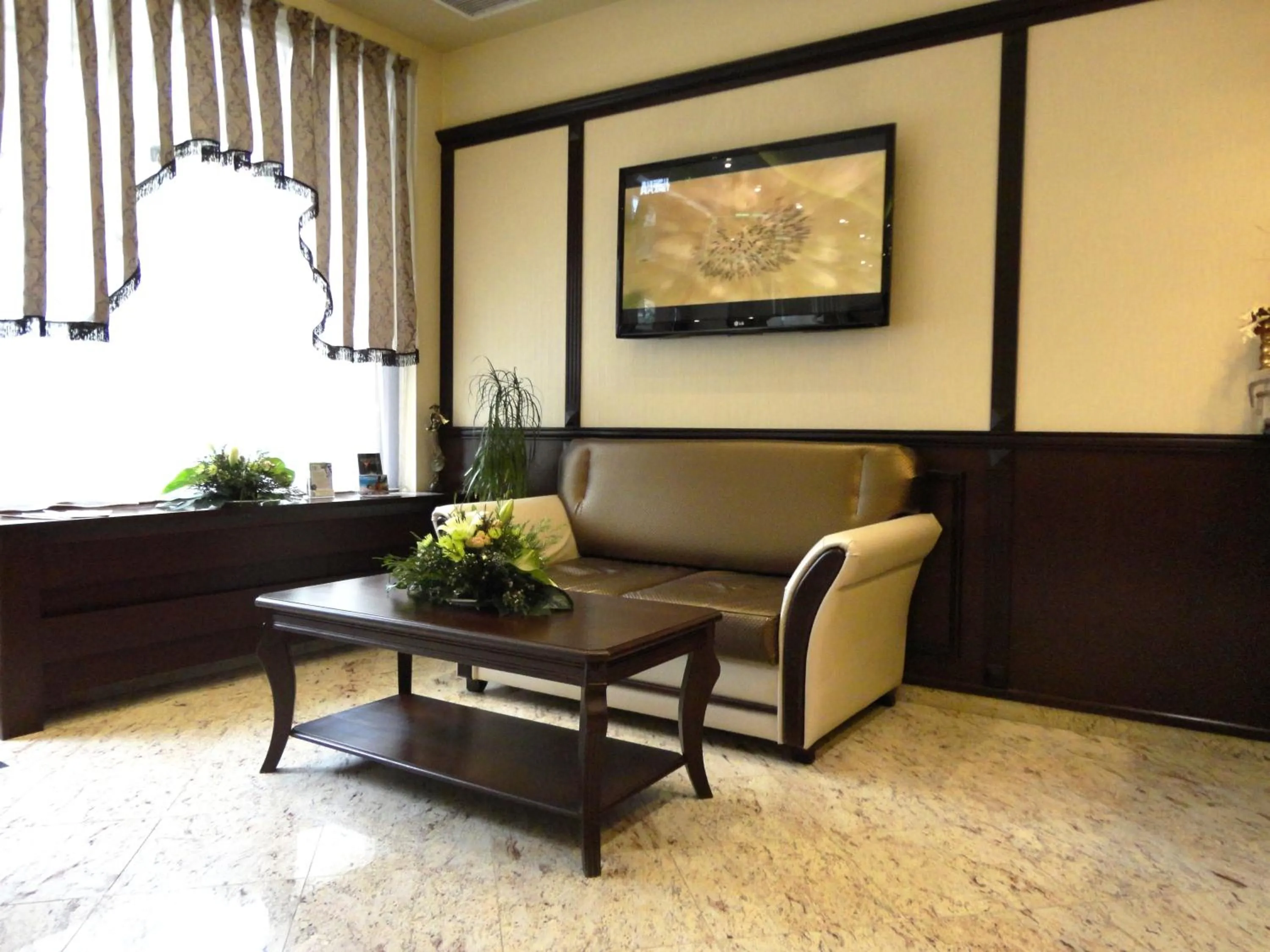 Seating area in Favorit Hotel