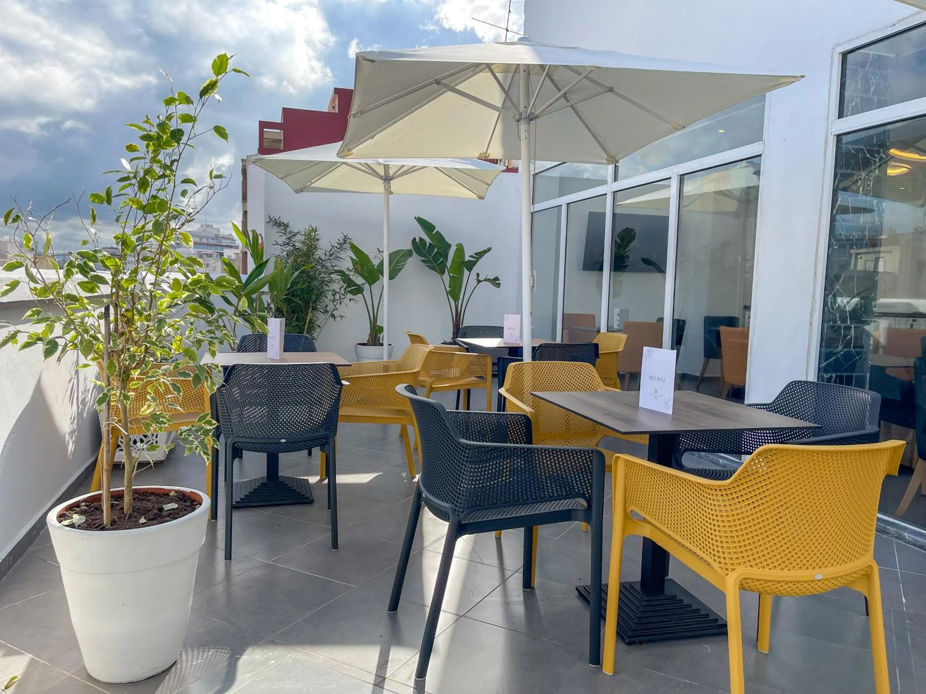 Patio in Hotel Etoile Du Nord