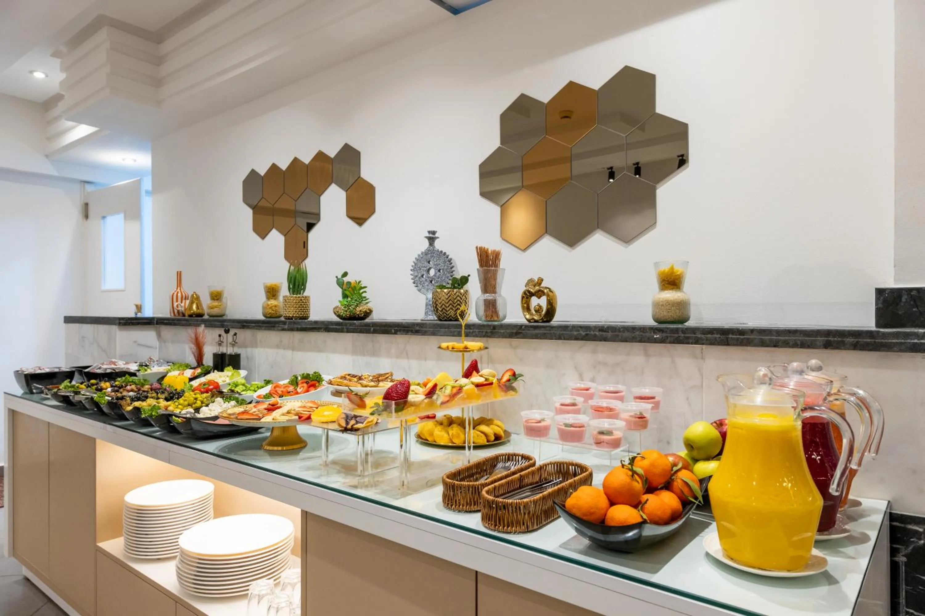 Restaurant/places to eat in Hotel Etoile Du Nord