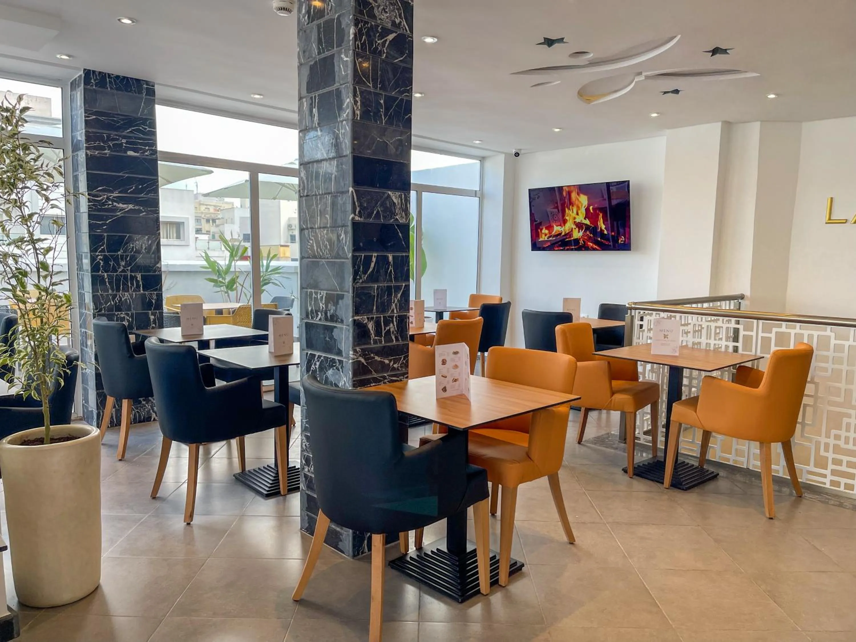 Restaurant/places to eat in Hotel Etoile Du Nord