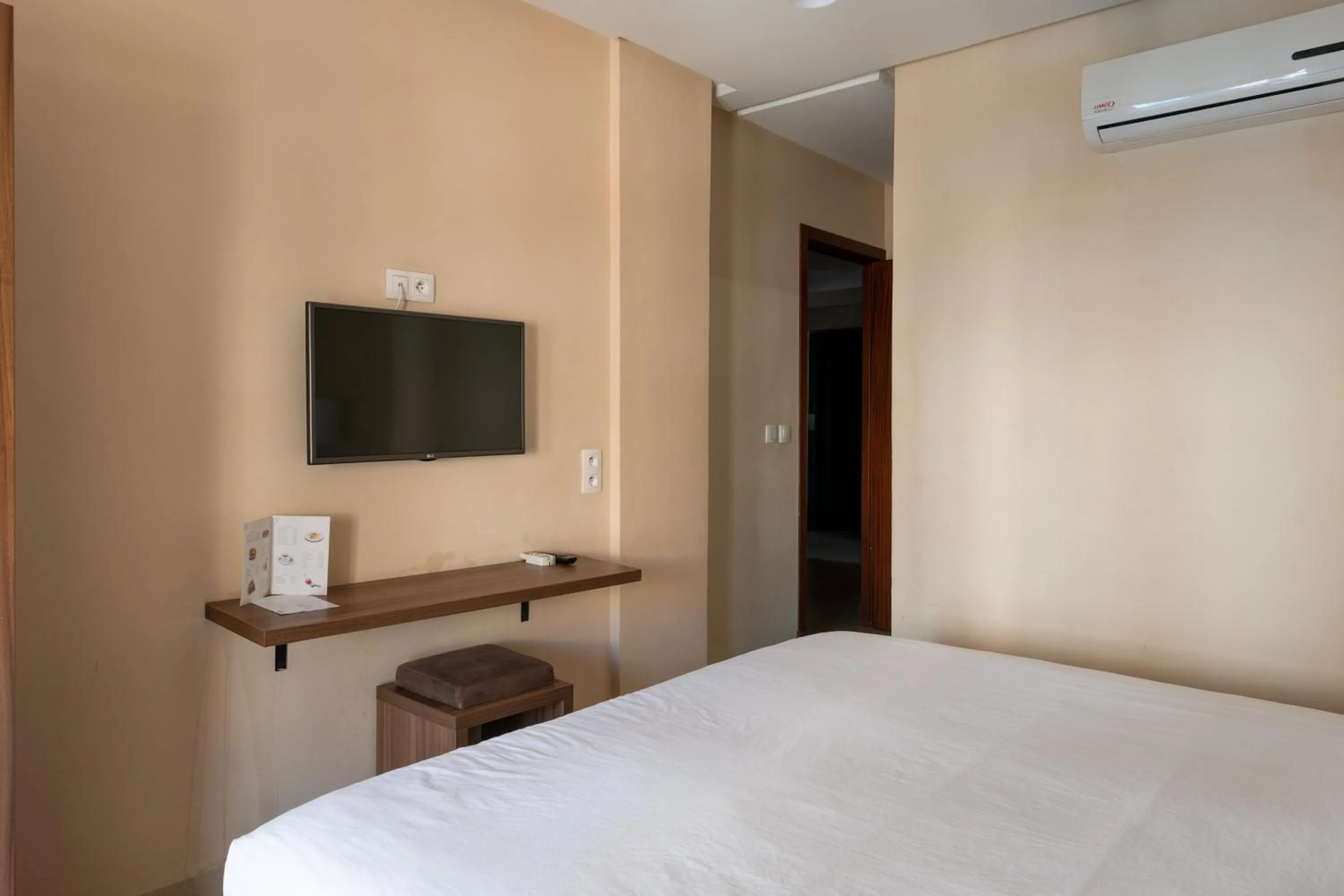 TV and multimedia, Bed in Hotel Etoile Du Nord