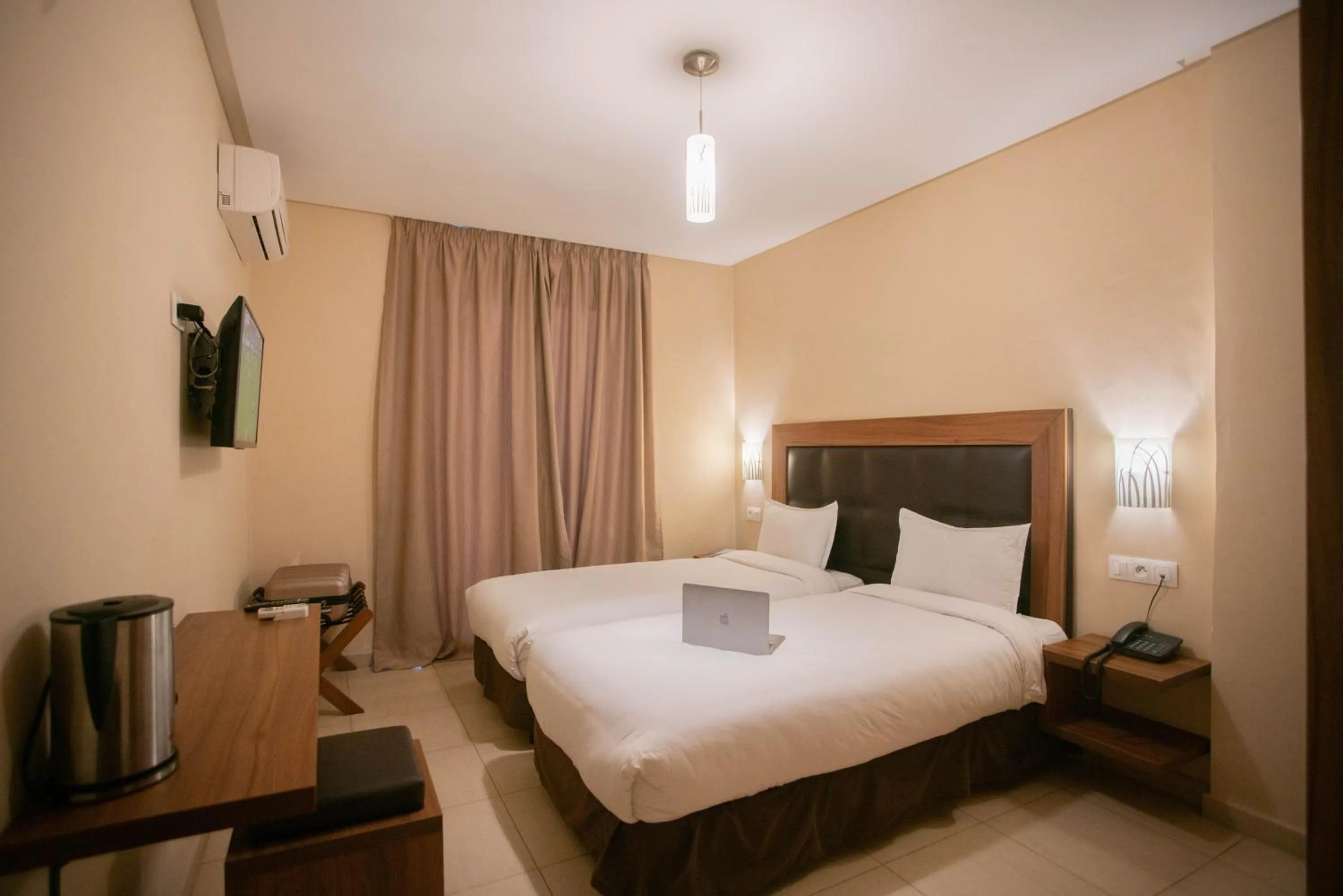 TV and multimedia, Bed in Hotel Etoile Du Nord