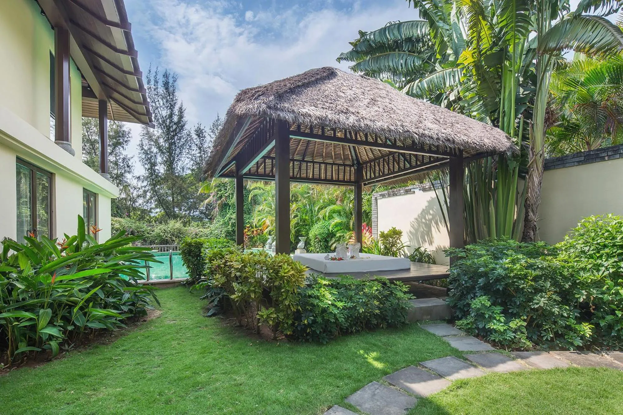 Property building in Sanya Yalong Bay Villas & Spa