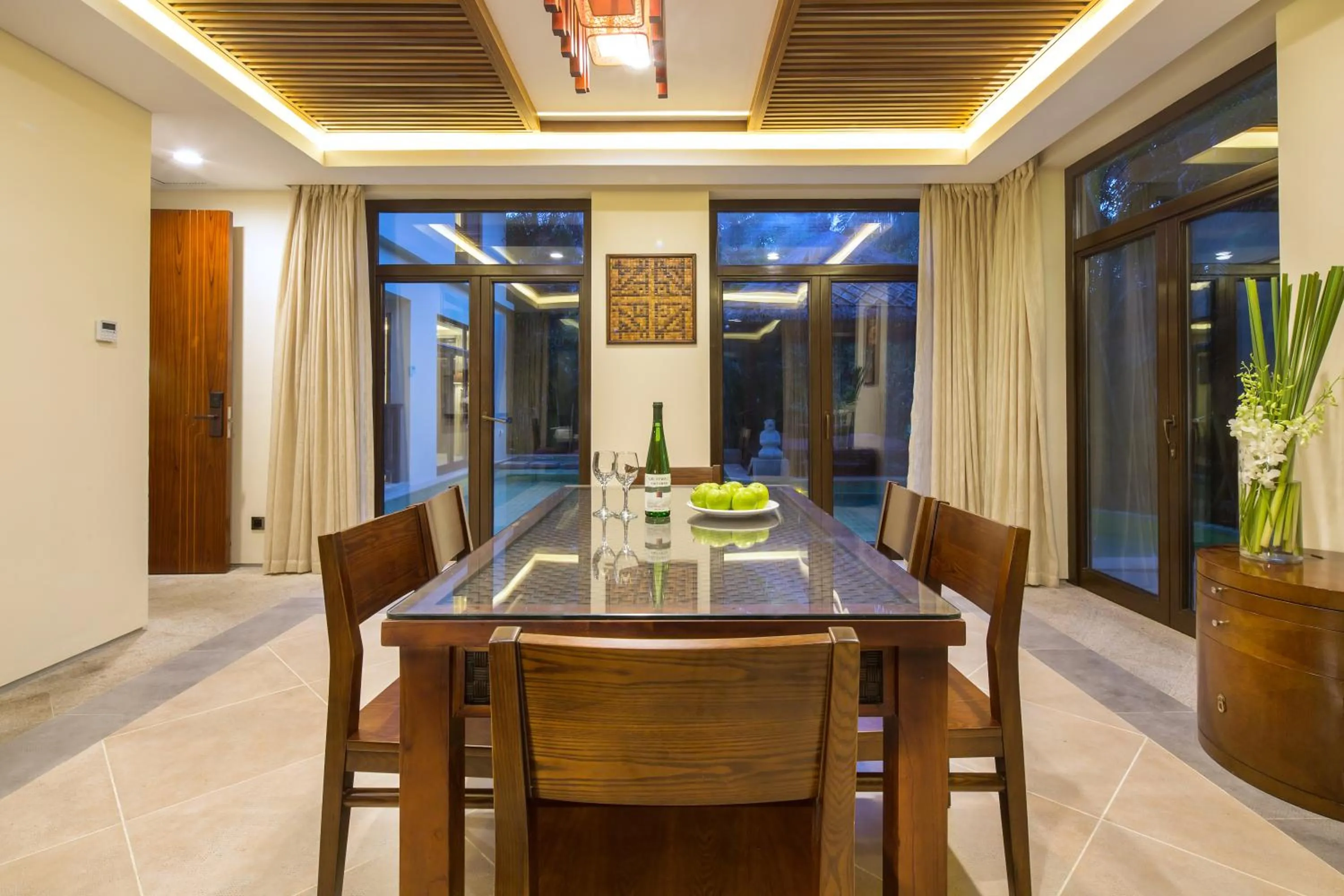 Dining area in Sanya Yalong Bay Villas & Spa