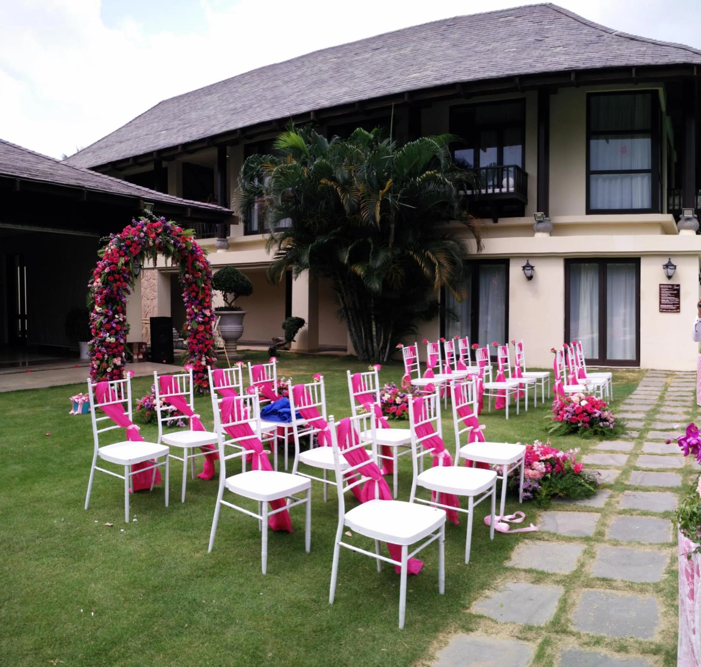 Garden view in Sanya Yalong Bay Villas & Spa