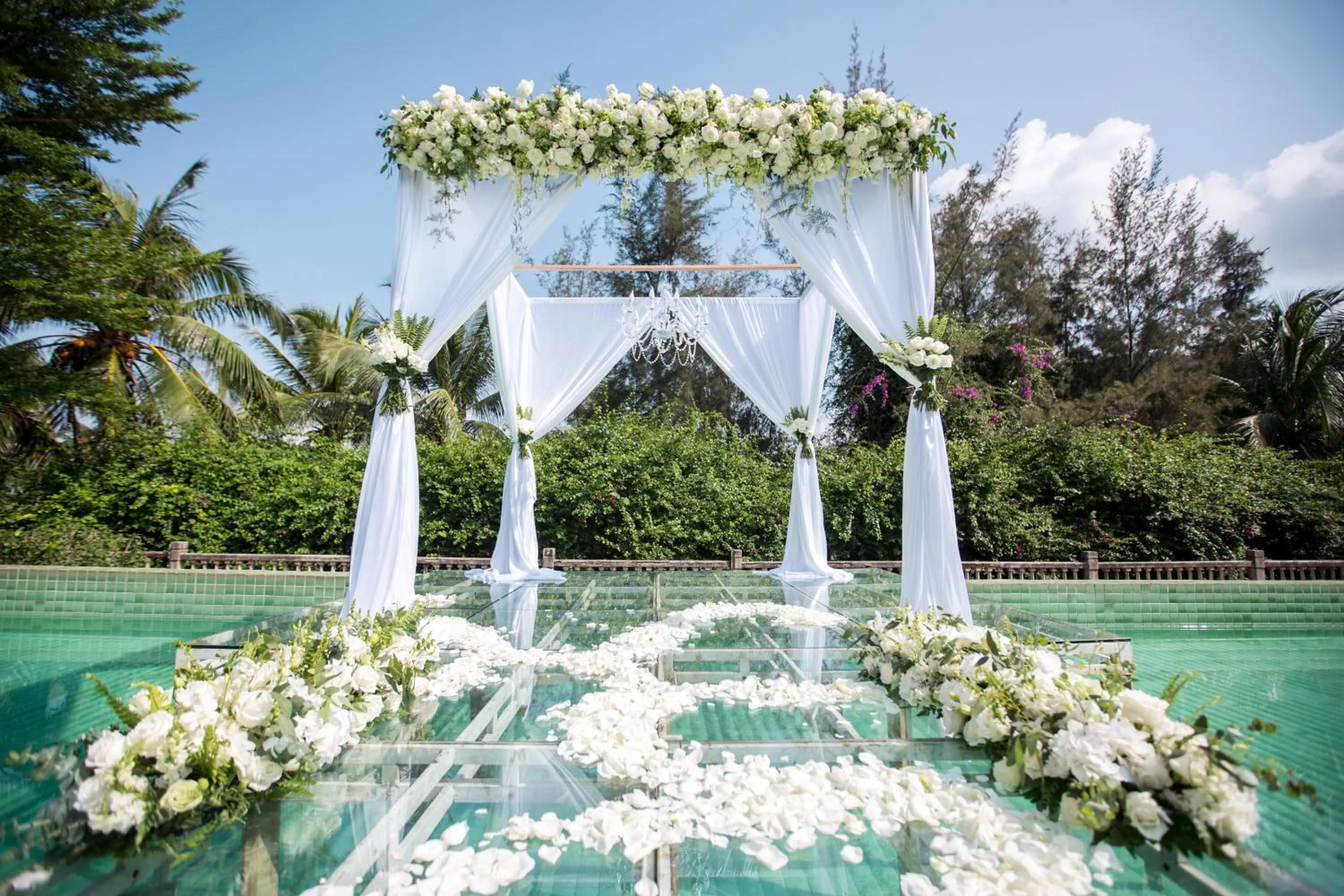 Swimming pool in Sanya Yalong Bay Villas & Spa