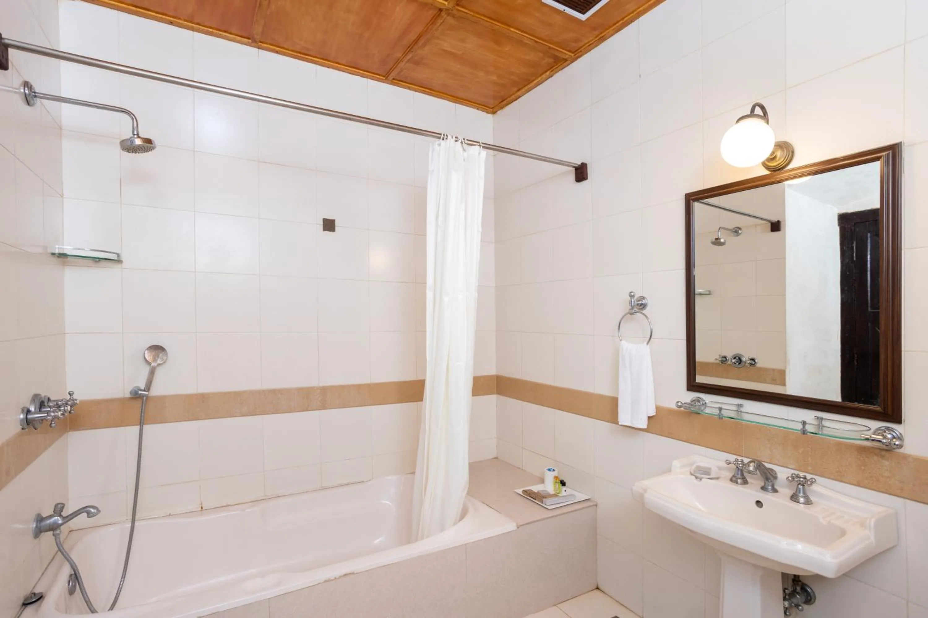 Shower in Koder House Heritage Hotel & Spa