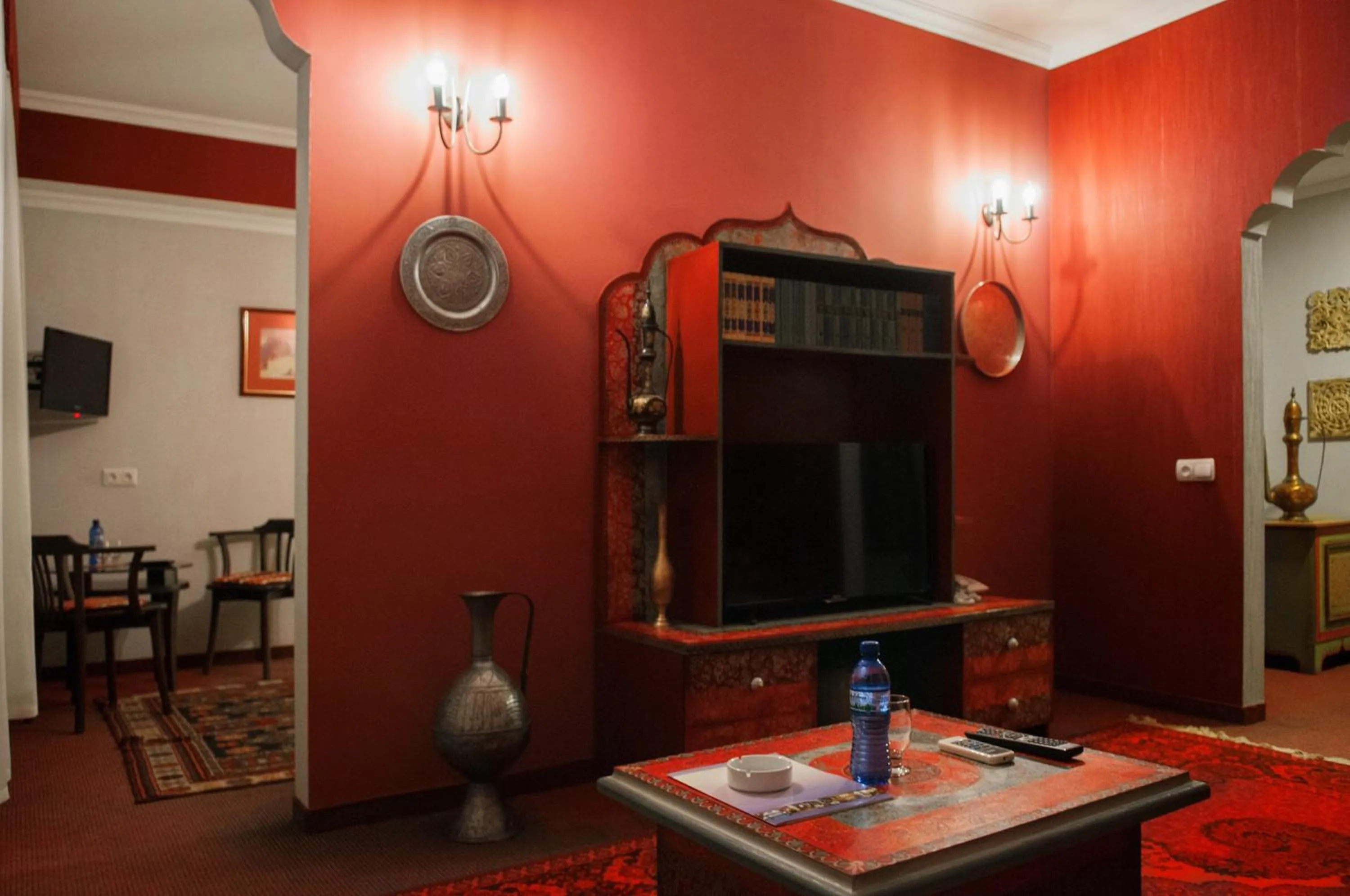 TV and multimedia in Prestige Palace - Esquisse Hotel