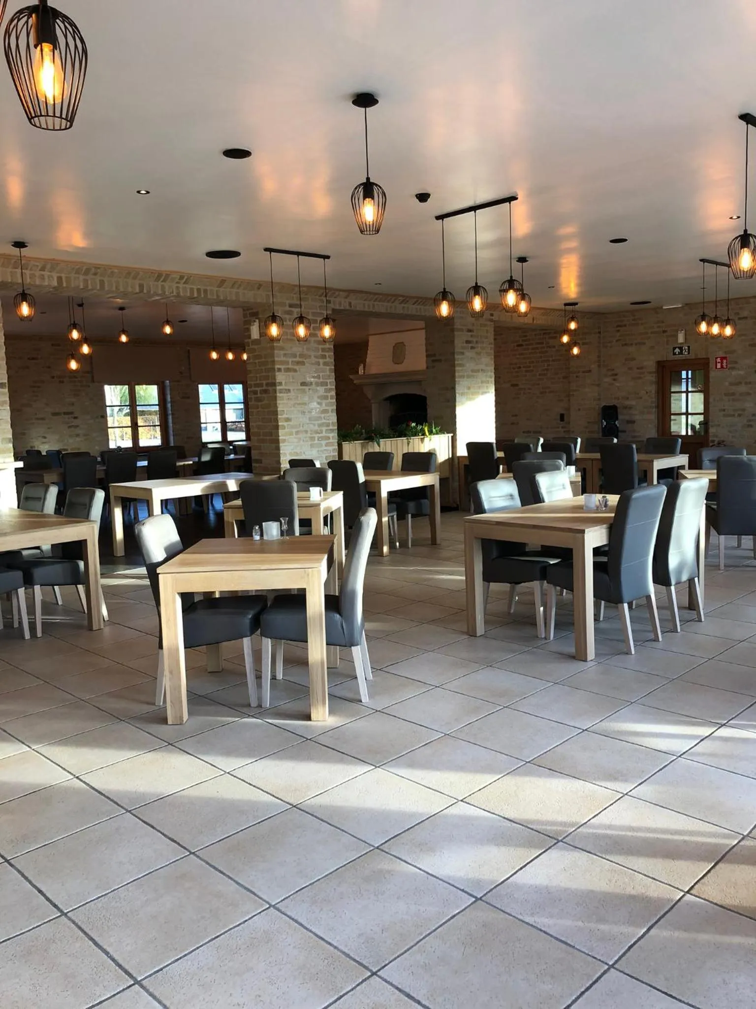 Restaurant/places to eat in Hotel Hinterland