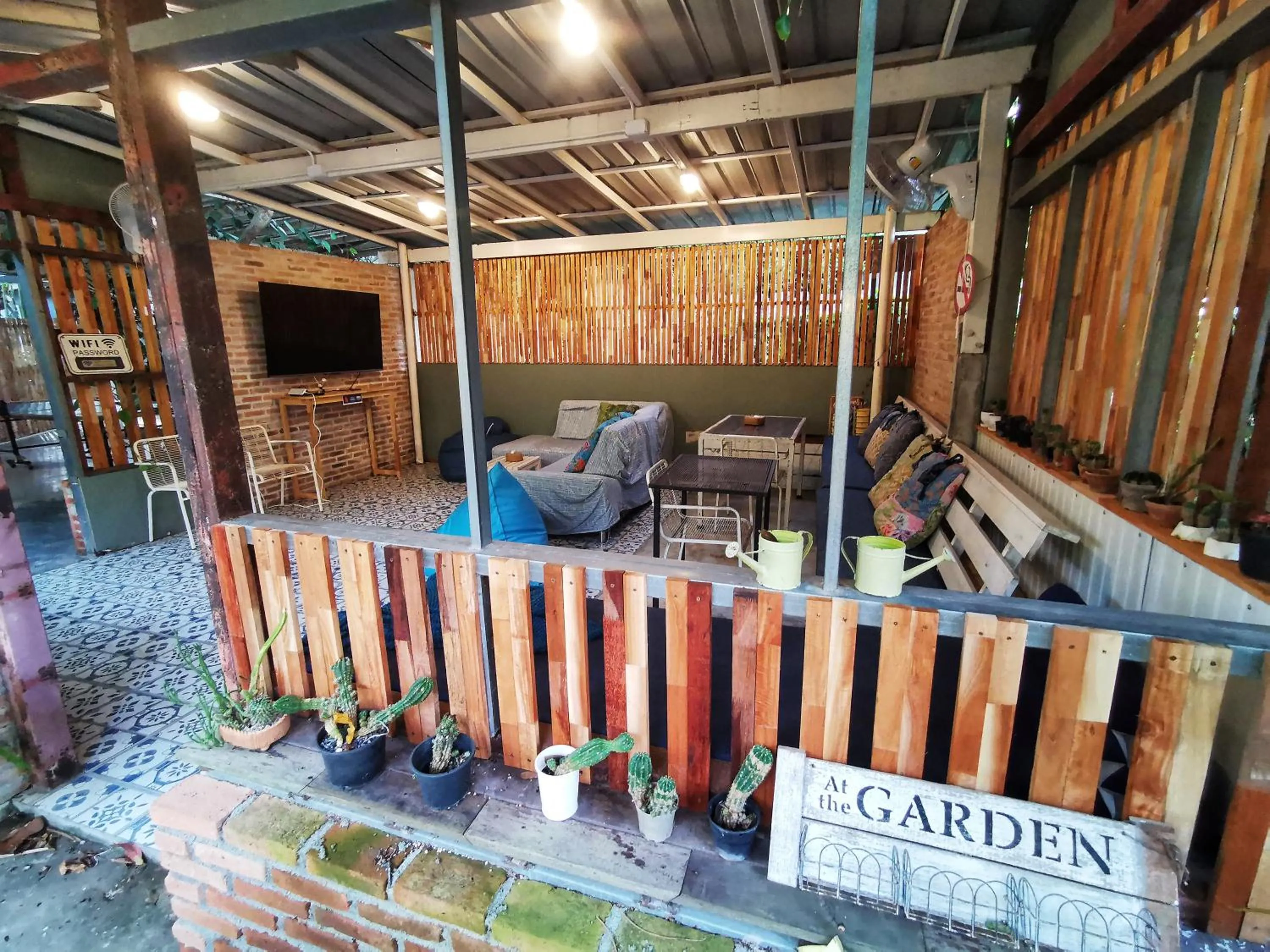 Communal lounge/ TV room in Glur Hostel