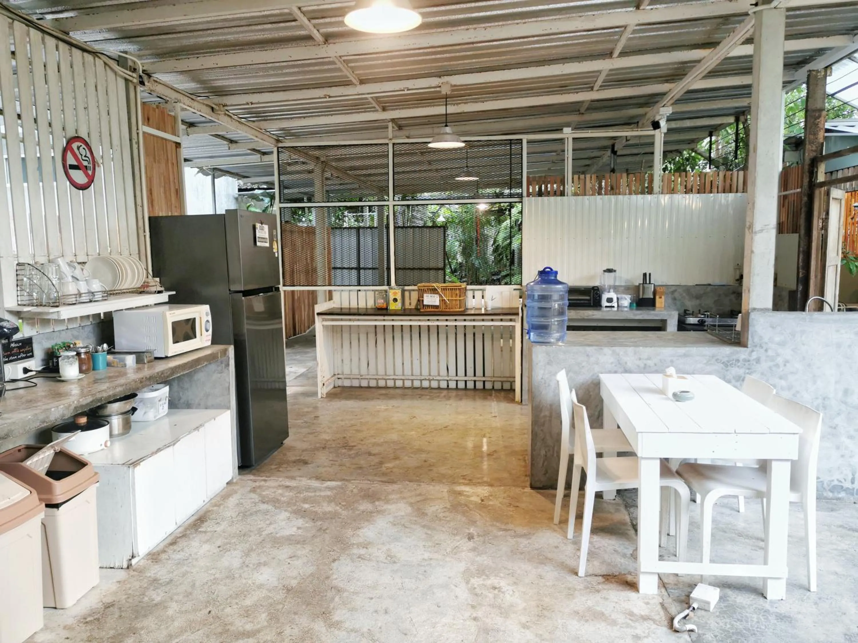 Communal kitchen in Glur Hostel