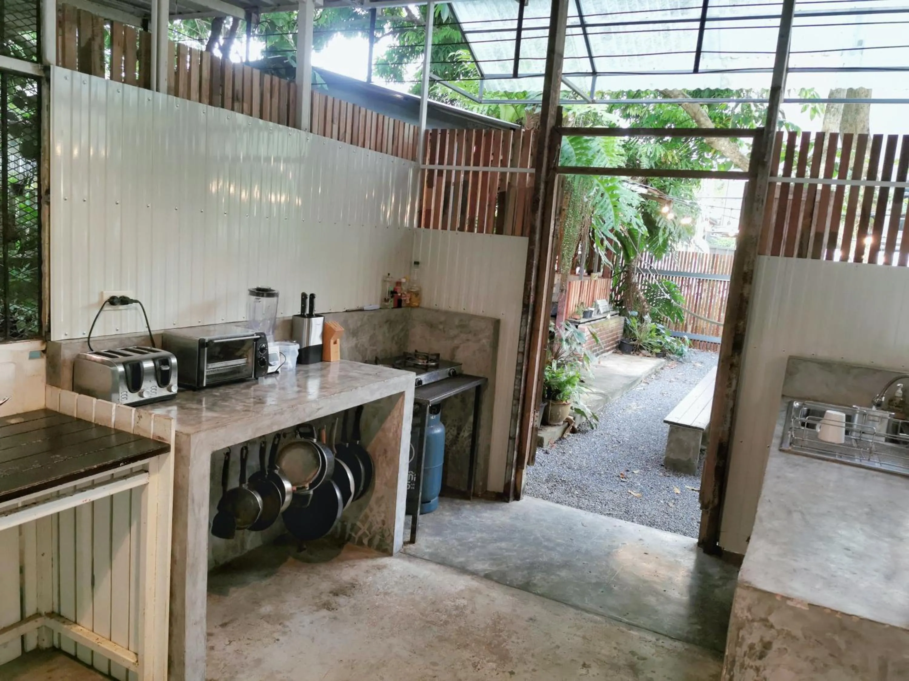 Communal kitchen in Glur Hostel