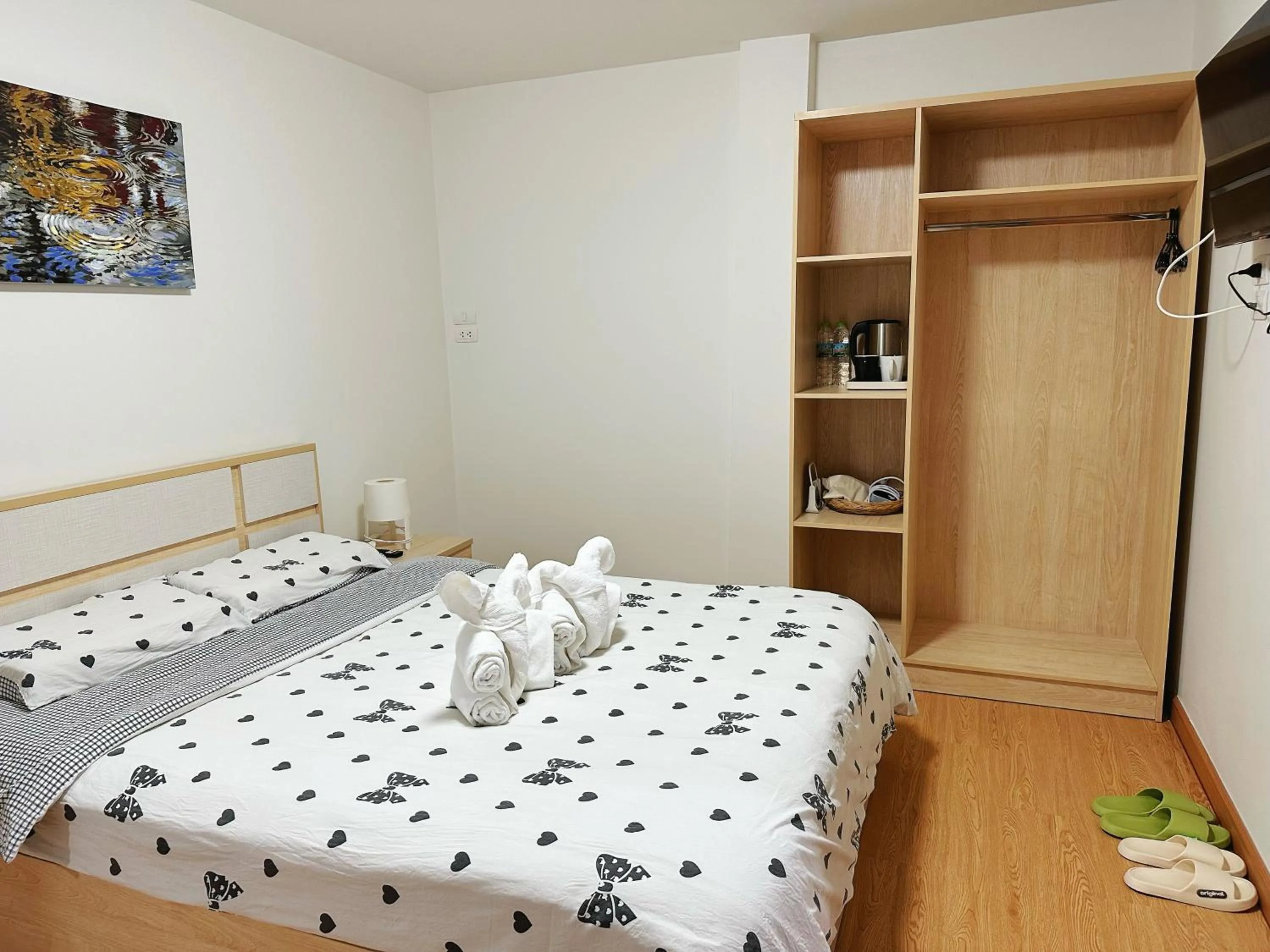 wardrobe, Bed in TD Bangkok