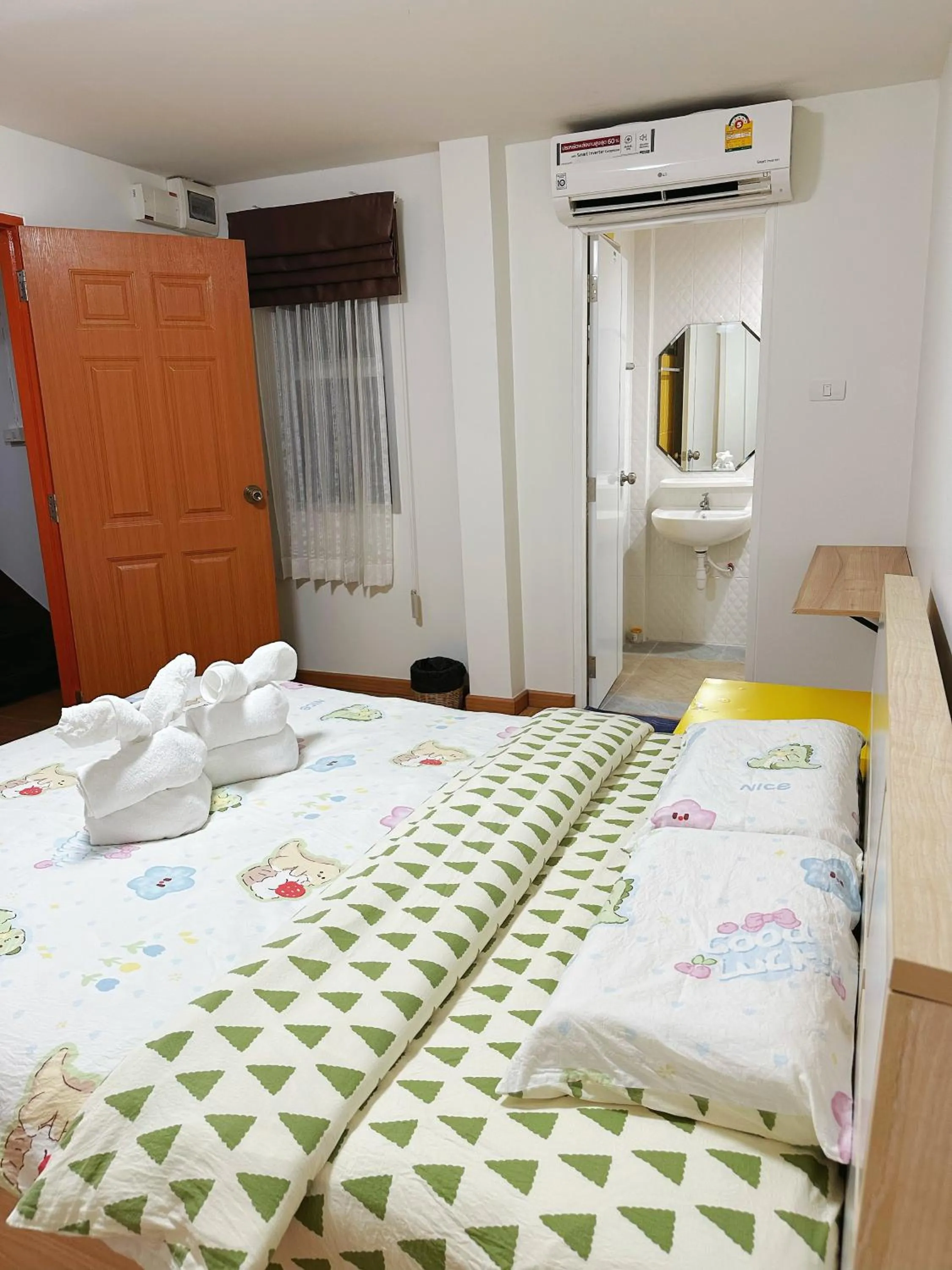 Photo of the whole room, Bed in TD Bangkok