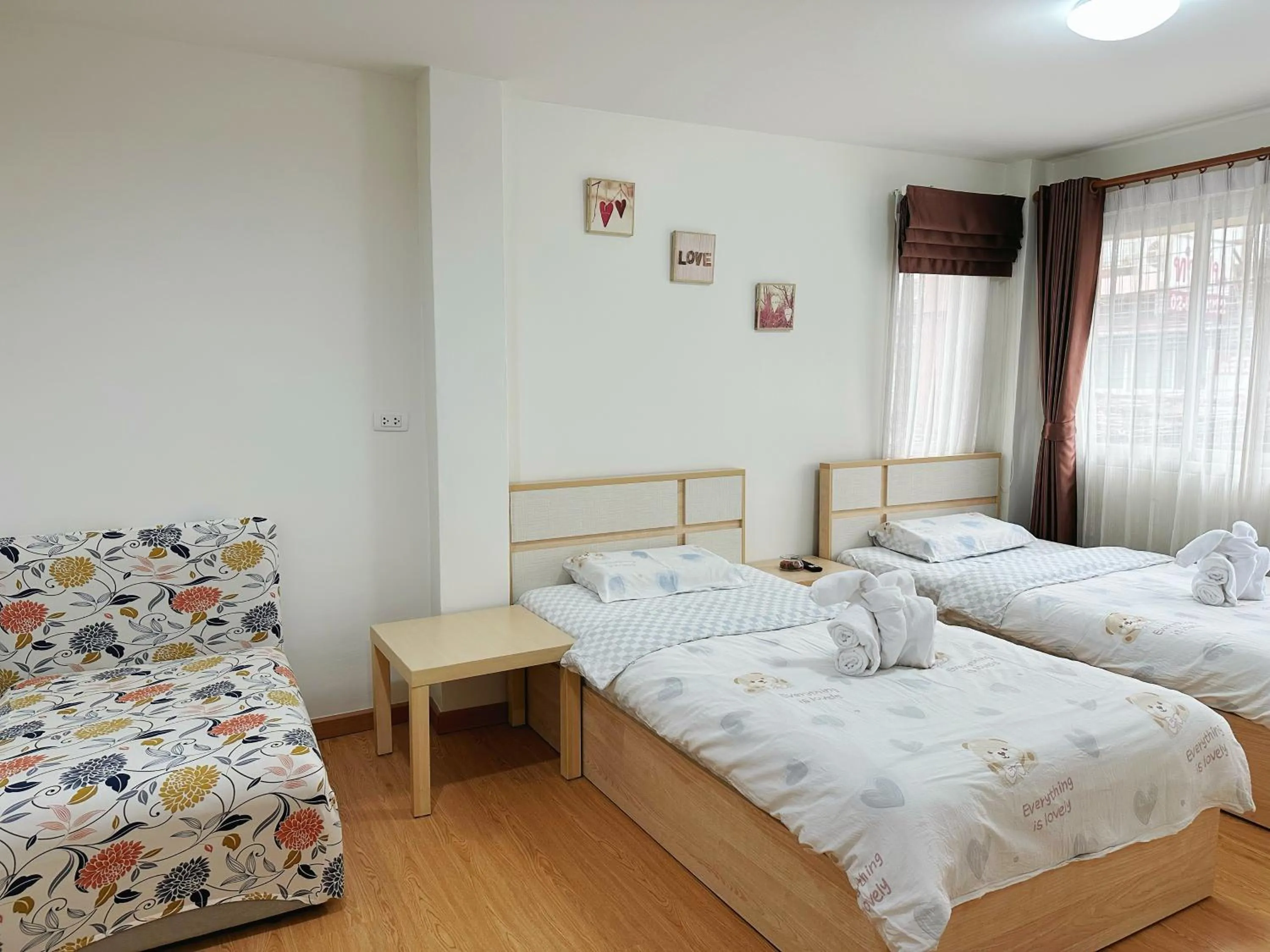 Photo of the whole room, Bed in TD Bangkok