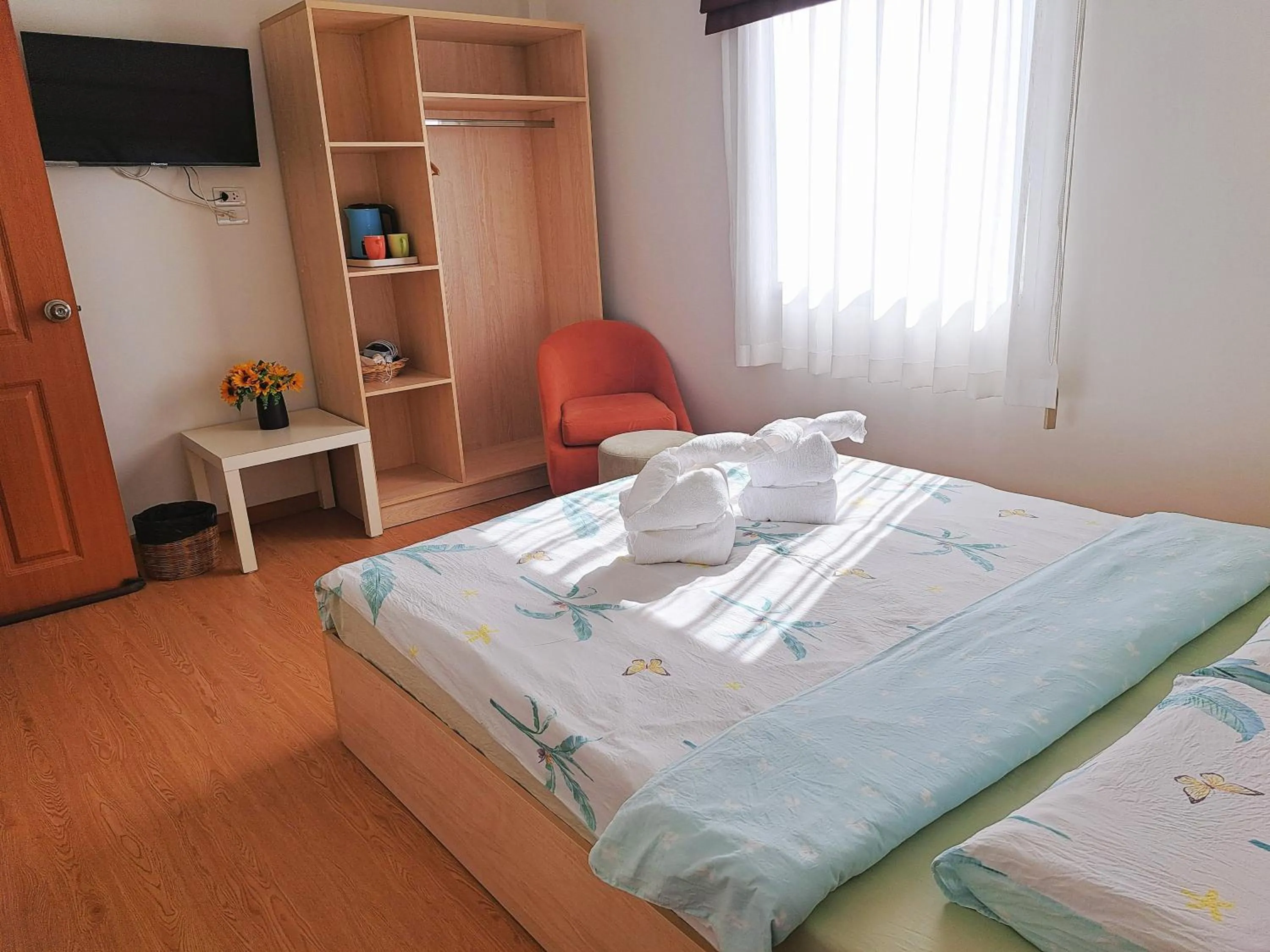 Photo of the whole room, Bed in TD Bangkok