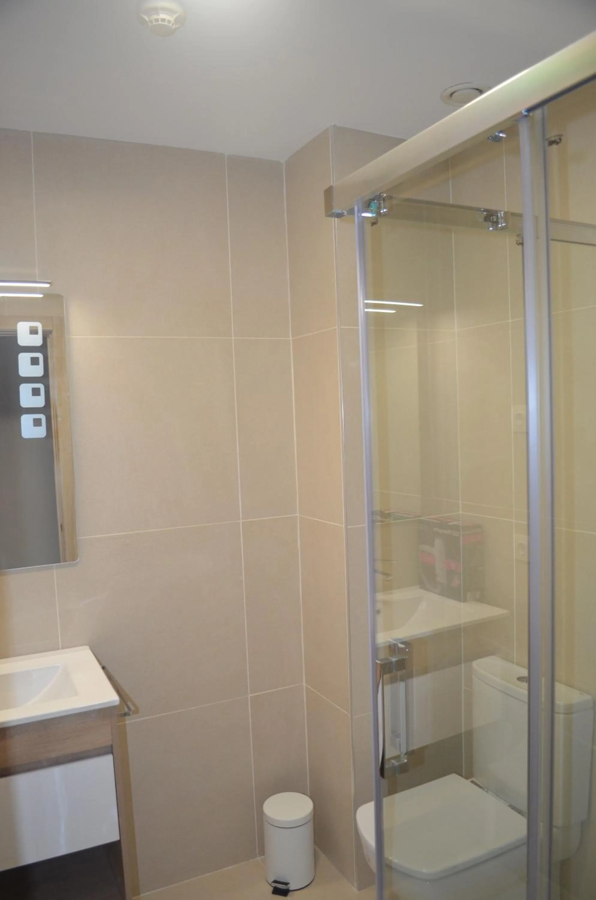 Shower in Hotel Onyarbi