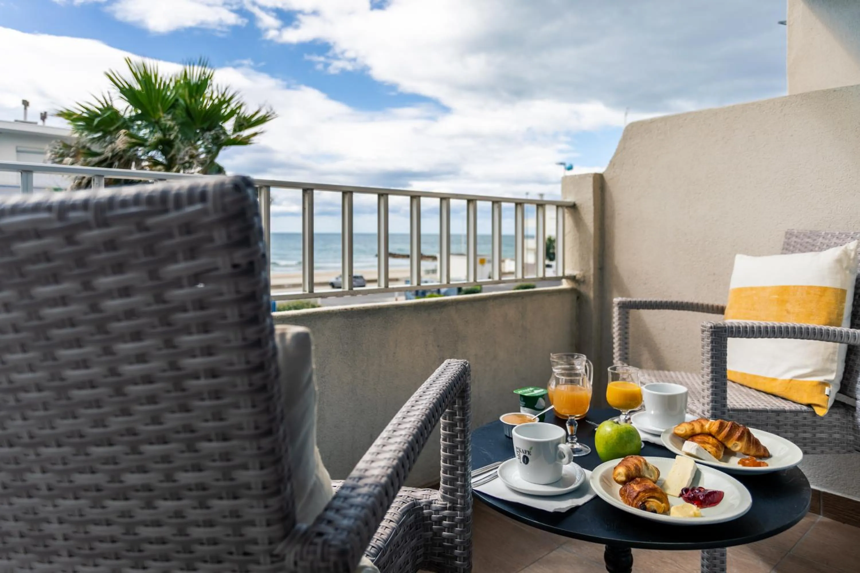 Balcony/Terrace in Hôtel du Midi Plage