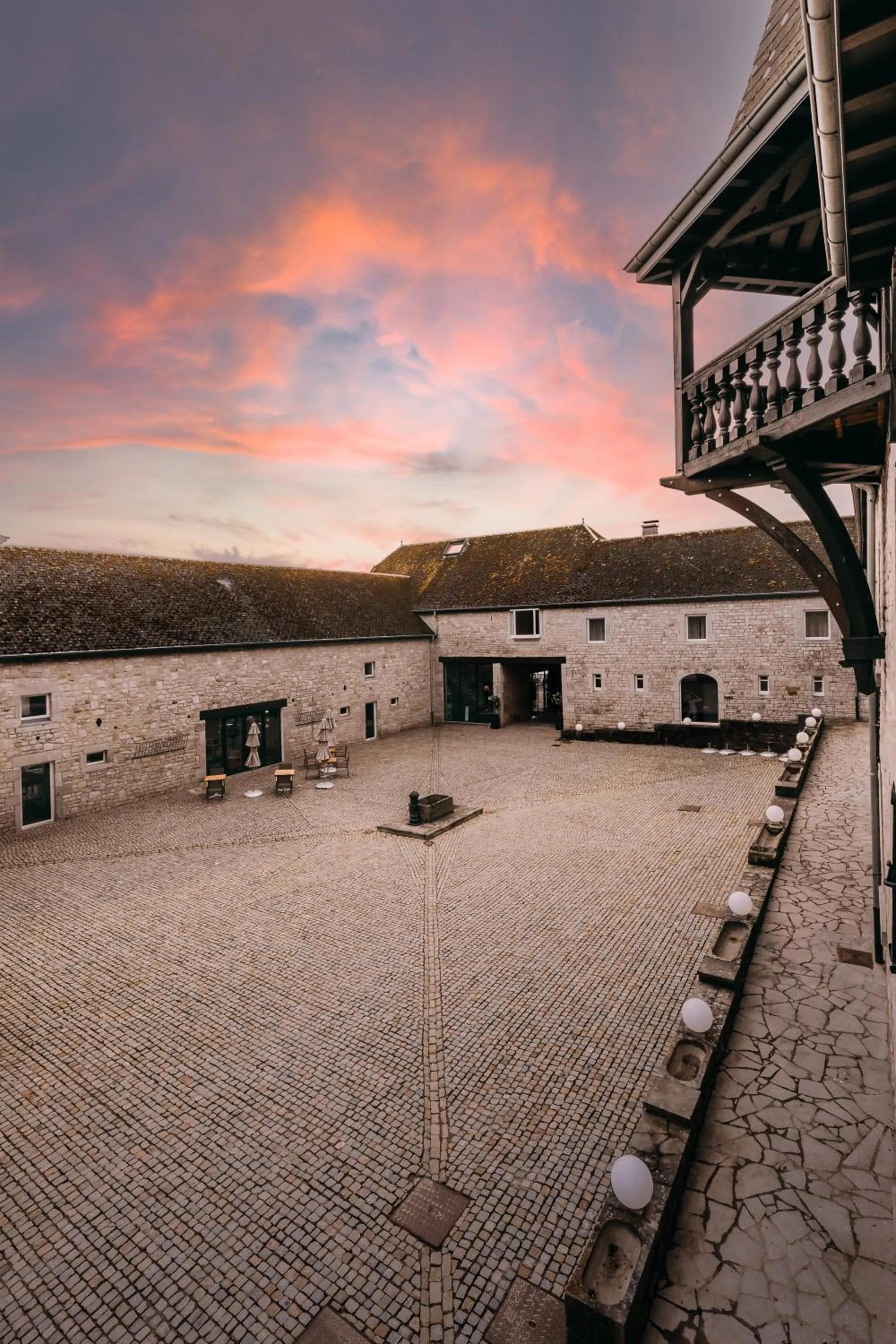 Property building in Hôtel Five Nations