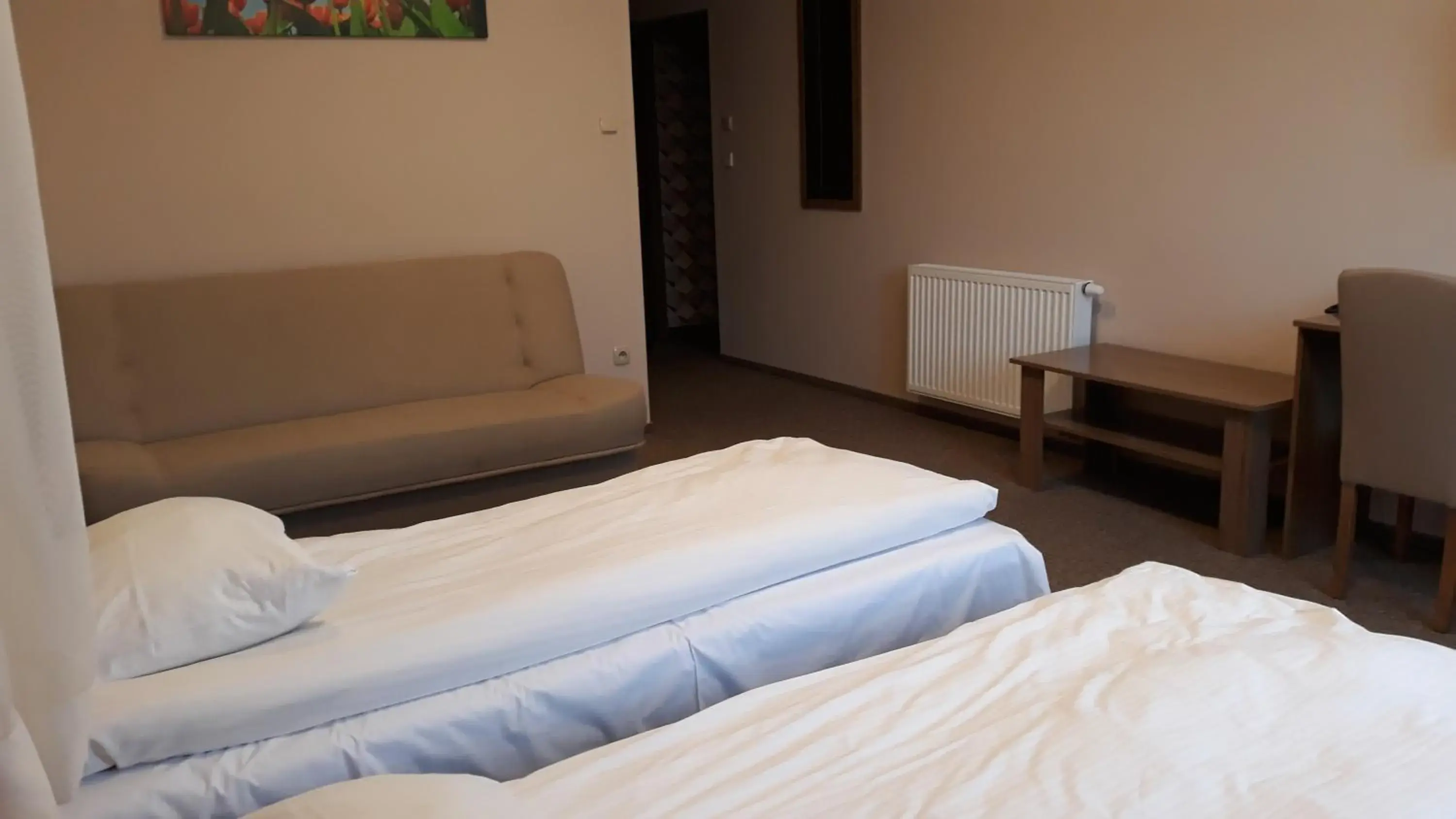 Triple Room in Hotel - Restauracja "SŁONECZNA" Triple Room in Hotel - Restauracja "SŁONECZNA"